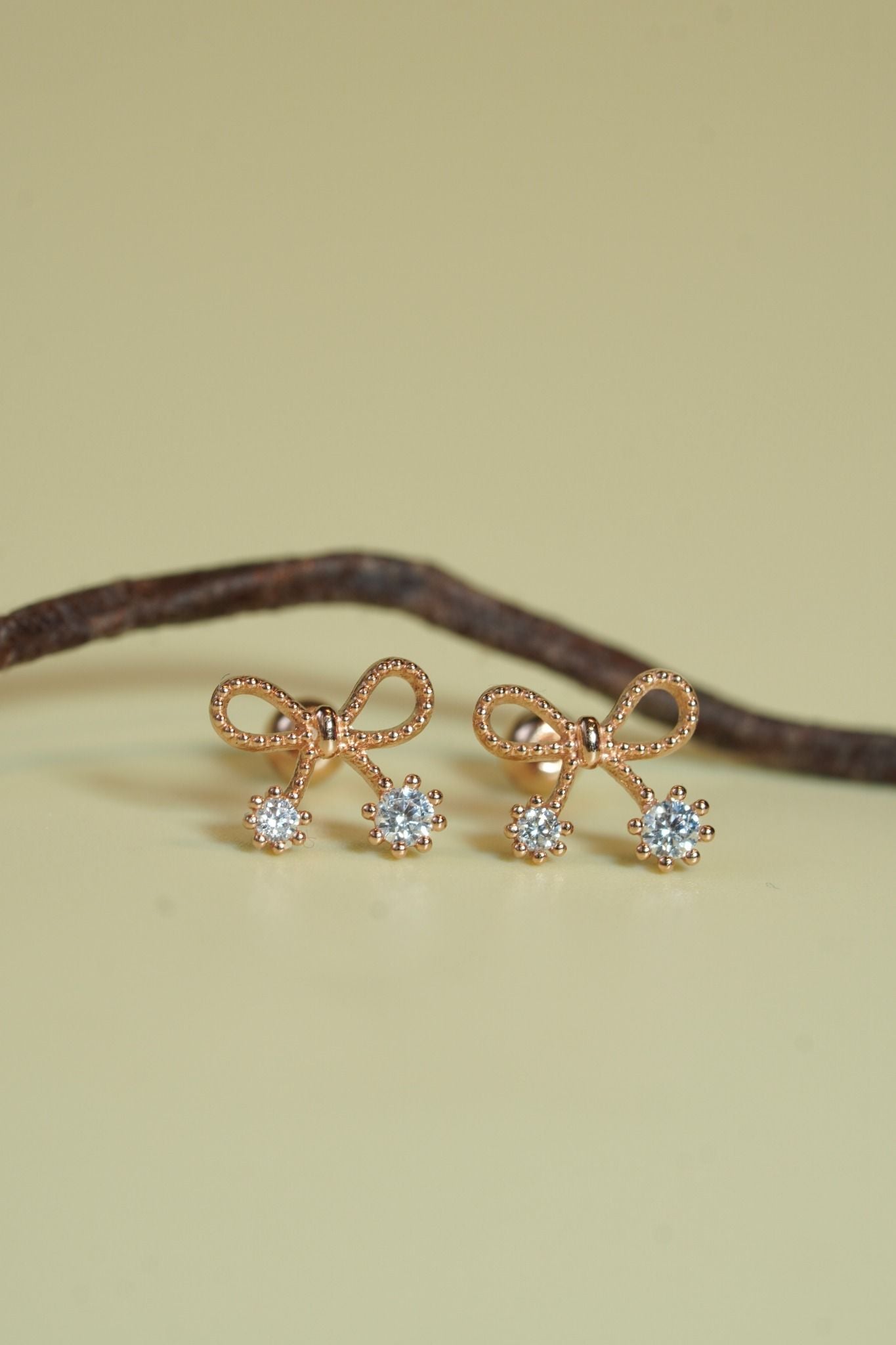 Hoa tai vàng 14k nơ đính đá