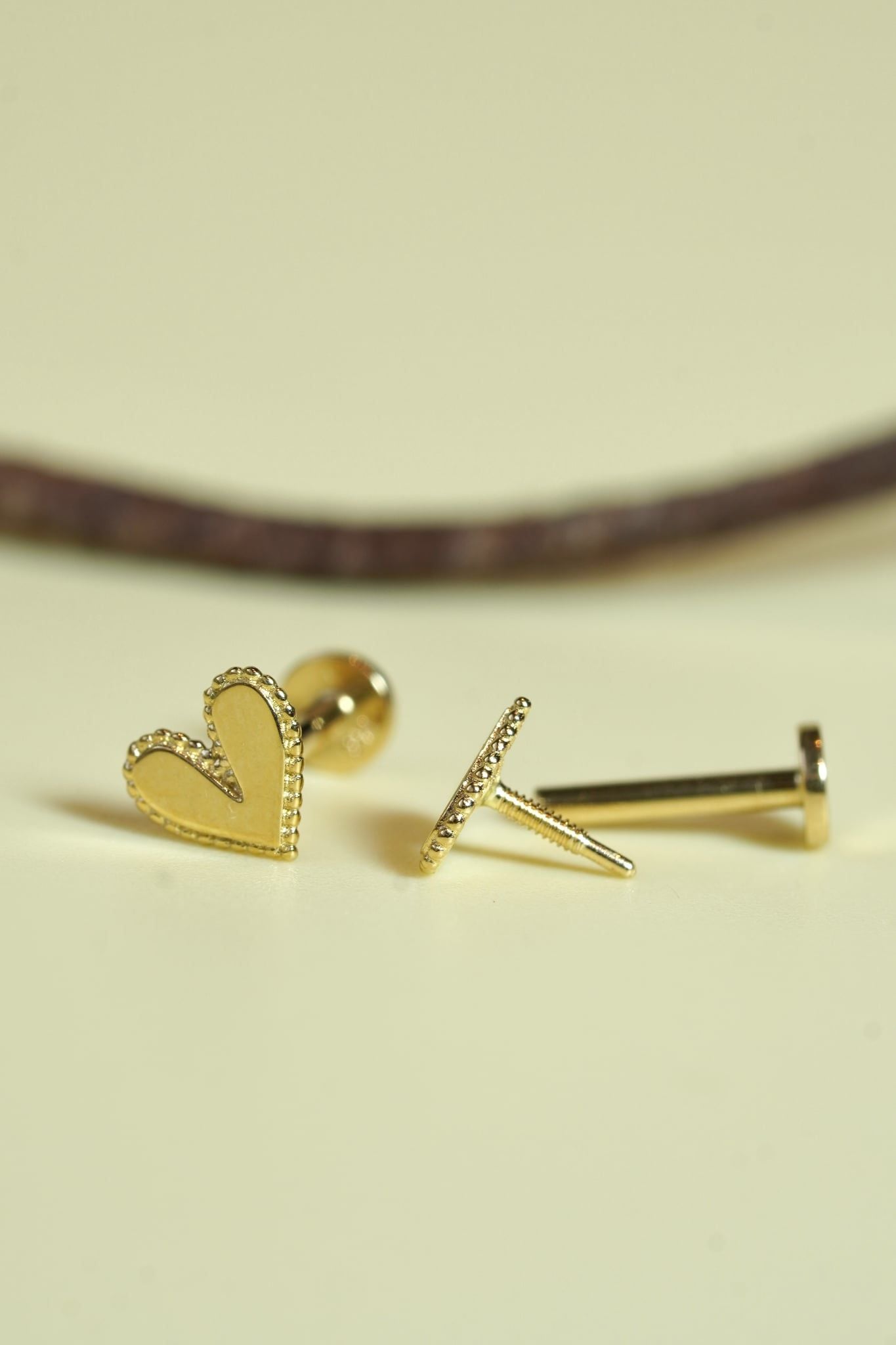 Hoa tai vàng 14k tim trơn chuôi flatback dẹt( ER-GLD-093)