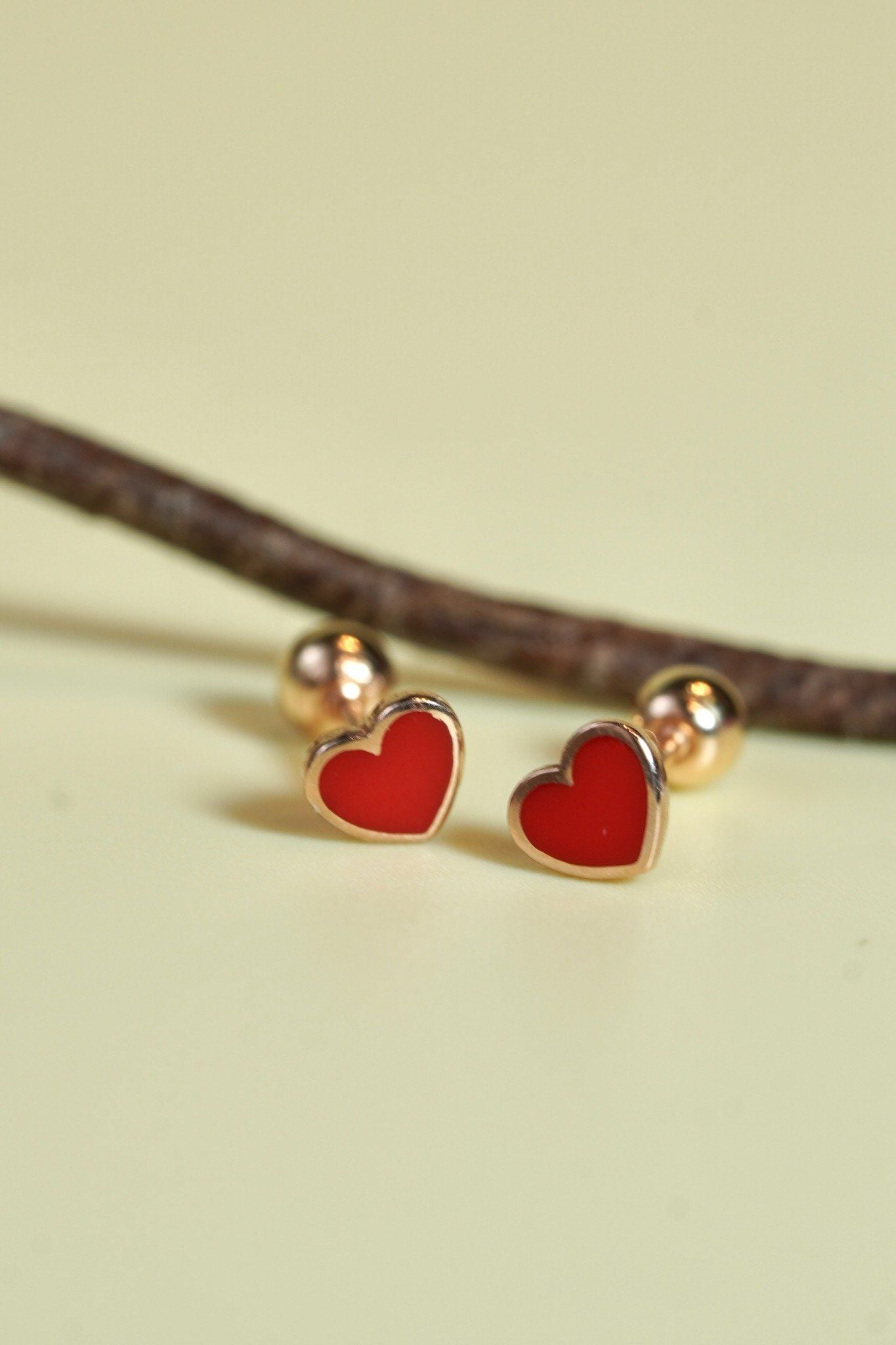 Hoa tai vàng 14k trái tim đỏ