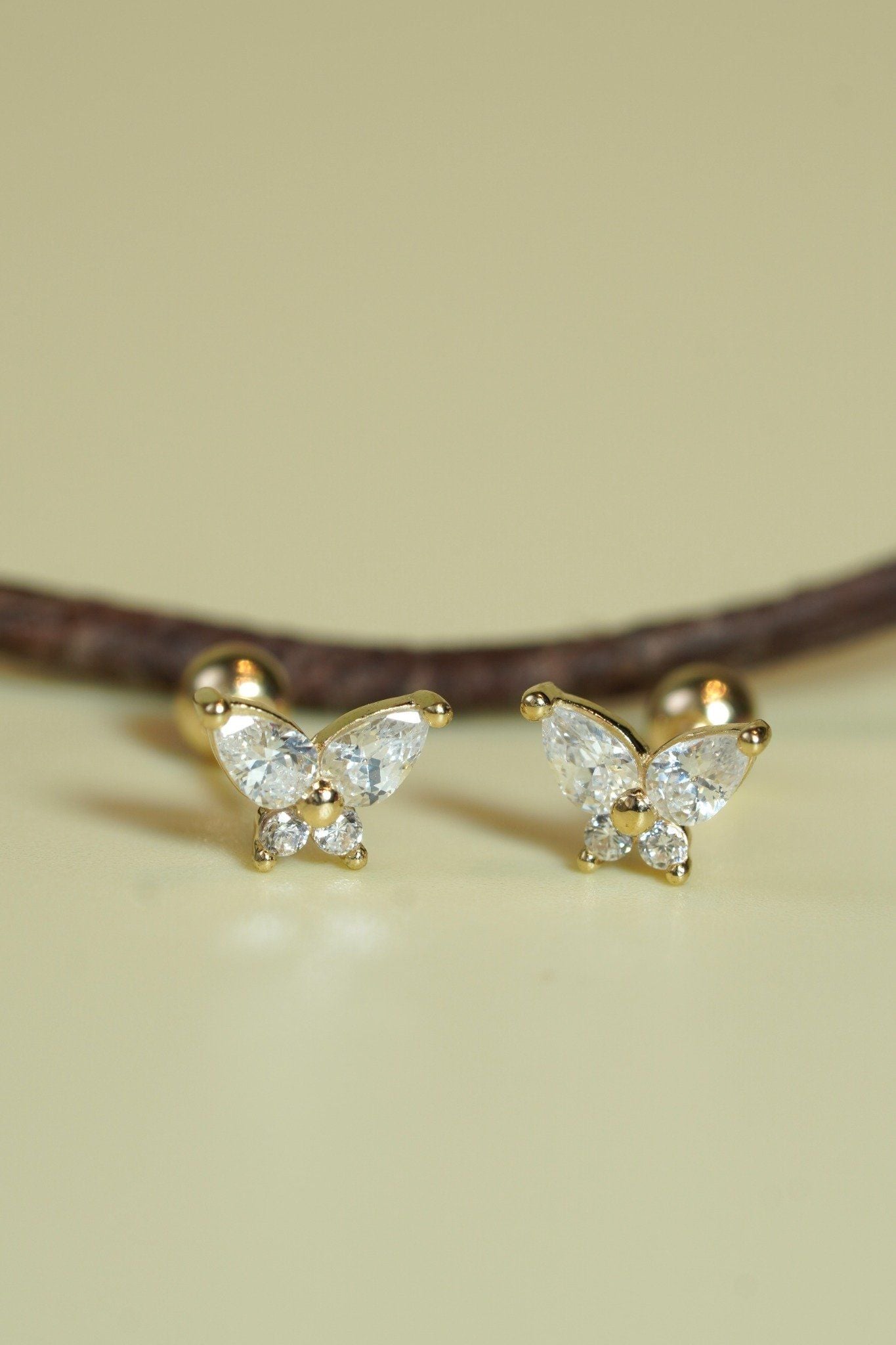 Hoa tai vàng 14k con bướm đính đá