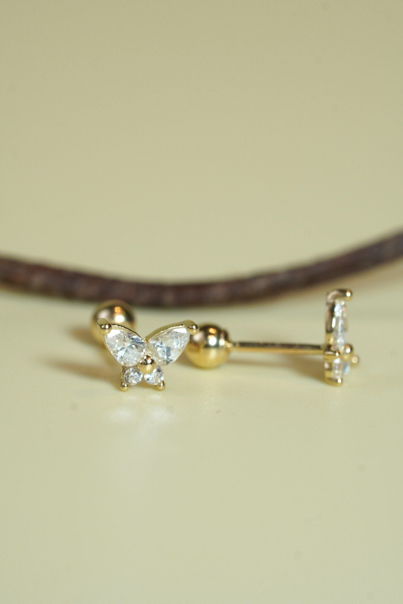 Hoa tai vàng 14k con bướm đính đá