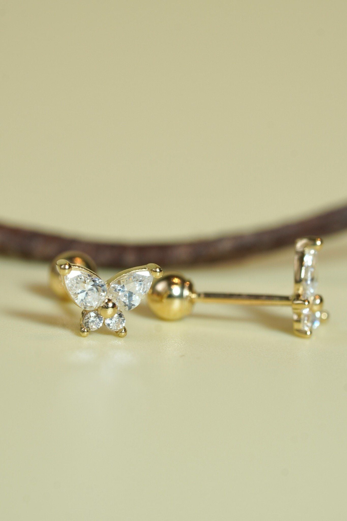 Hoa tai vàng 14k con bướm đính đá