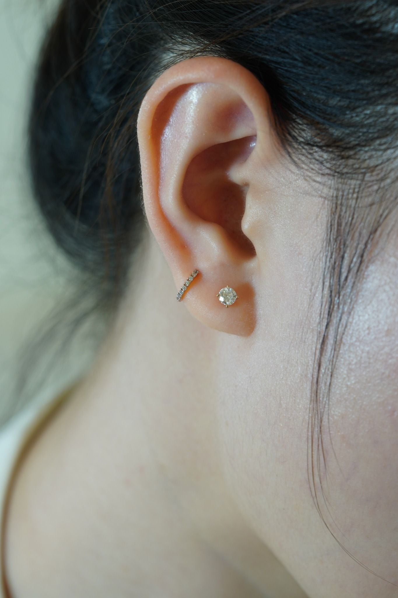 Hoa tai vàng hoops 14k đính đá