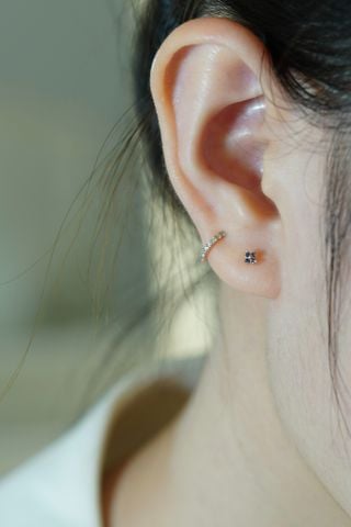  Hoa tai vàng 14K bông hoa nhỏ màu xanh 