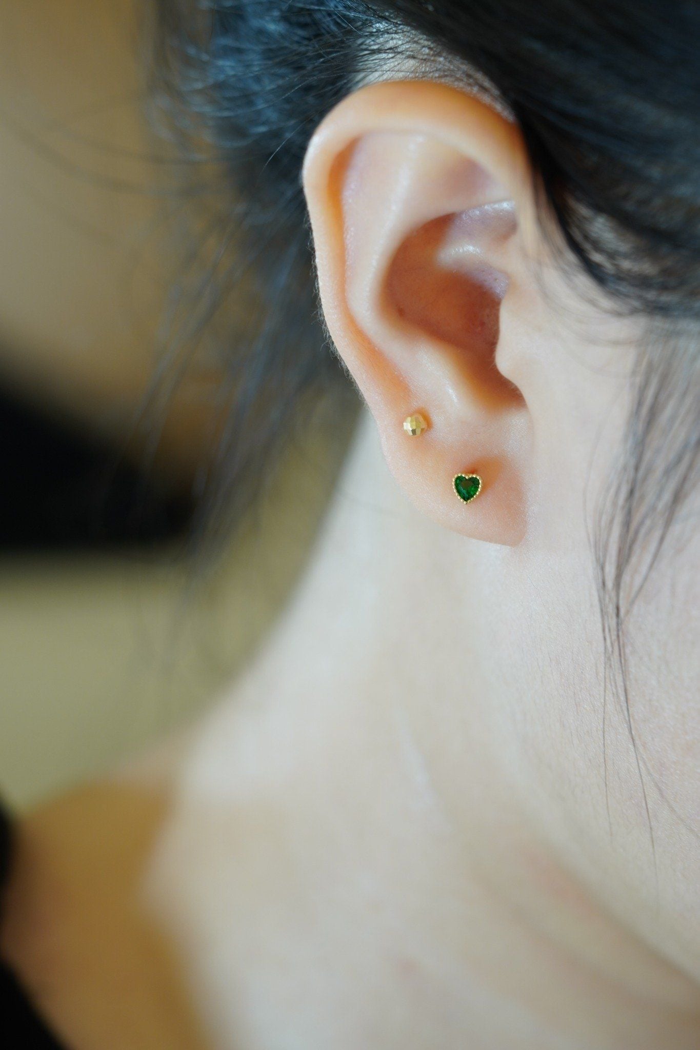 Hoa tai vàng 14K mẫu tim đá xanh