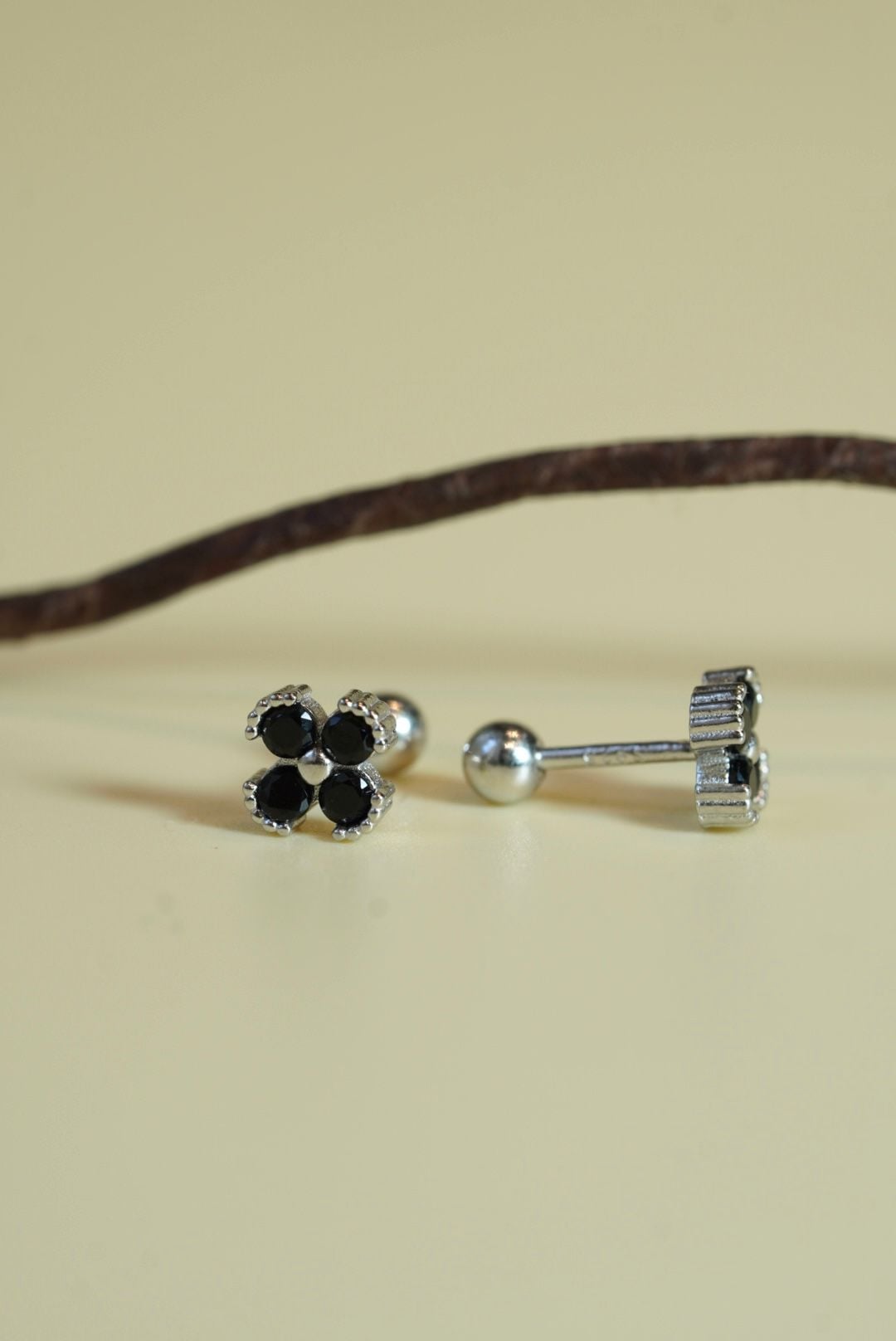 [ancafe-accessories] Hoa tai ER390K-102-BAC-ĐÁ ĐEN