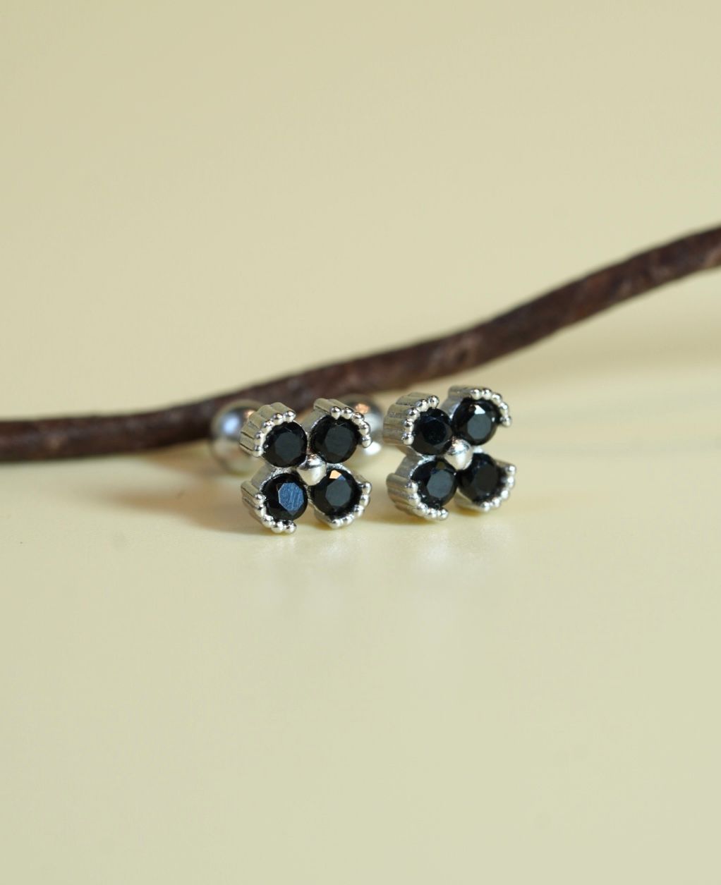 [ancafe-accessories] Hoa tai ER390K-102-BAC-ĐÁ ĐEN