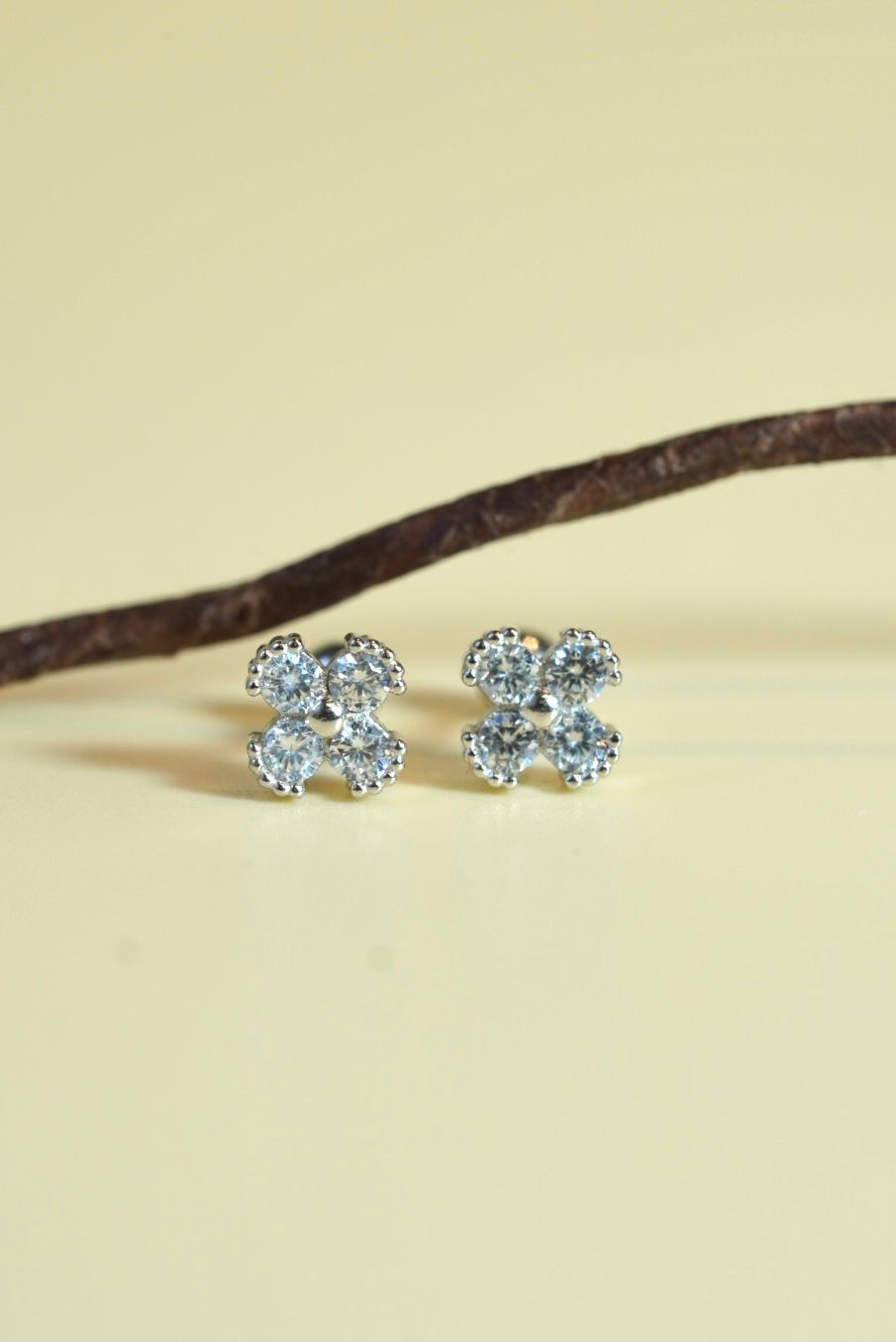 [ancafe-accessories] Hoa tai ER390K-102-BAC-ĐÁ TRẮNG