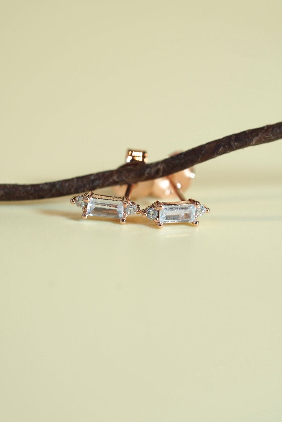 [ancafe-accessories] Hoa tai ER280K-034-VH-ĐÁ TRẮNG