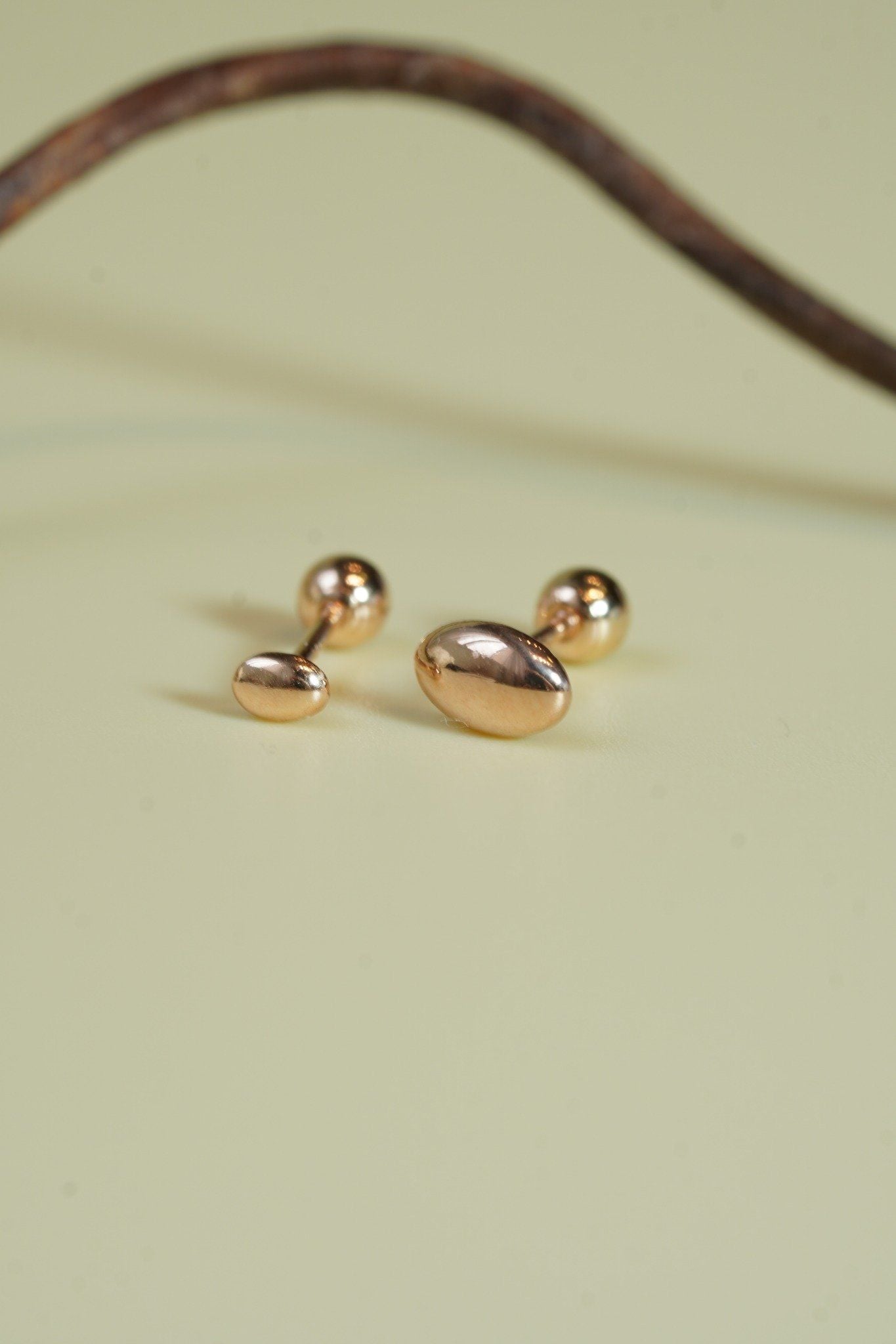 Hoa tai vàng 14K hình hạt đậu lớn