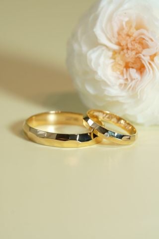  Nhẫn đôi Faceted wedding band 