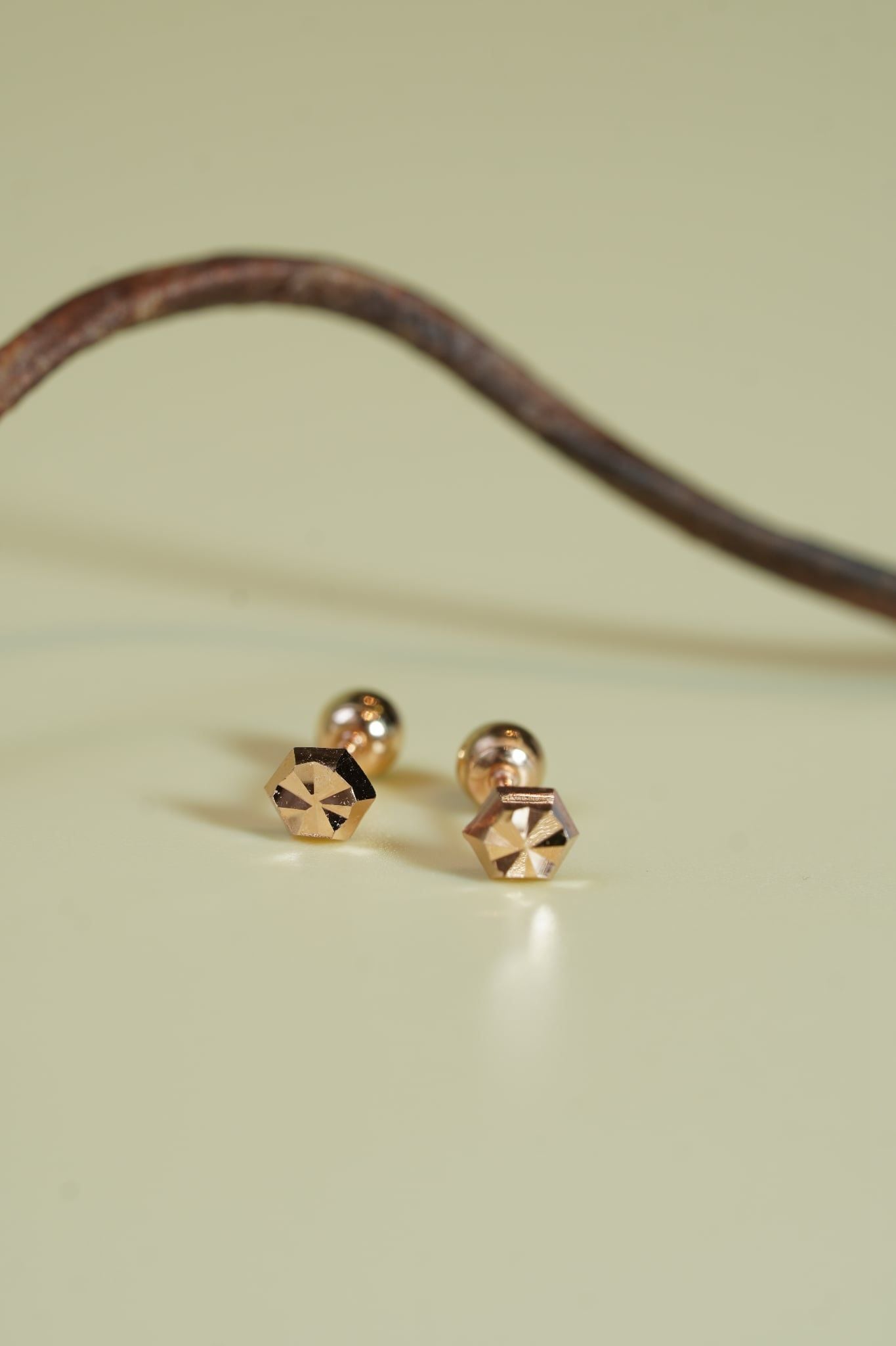 Hoa tai vàng 14k bi tròn cutting (ER-GLD-098)