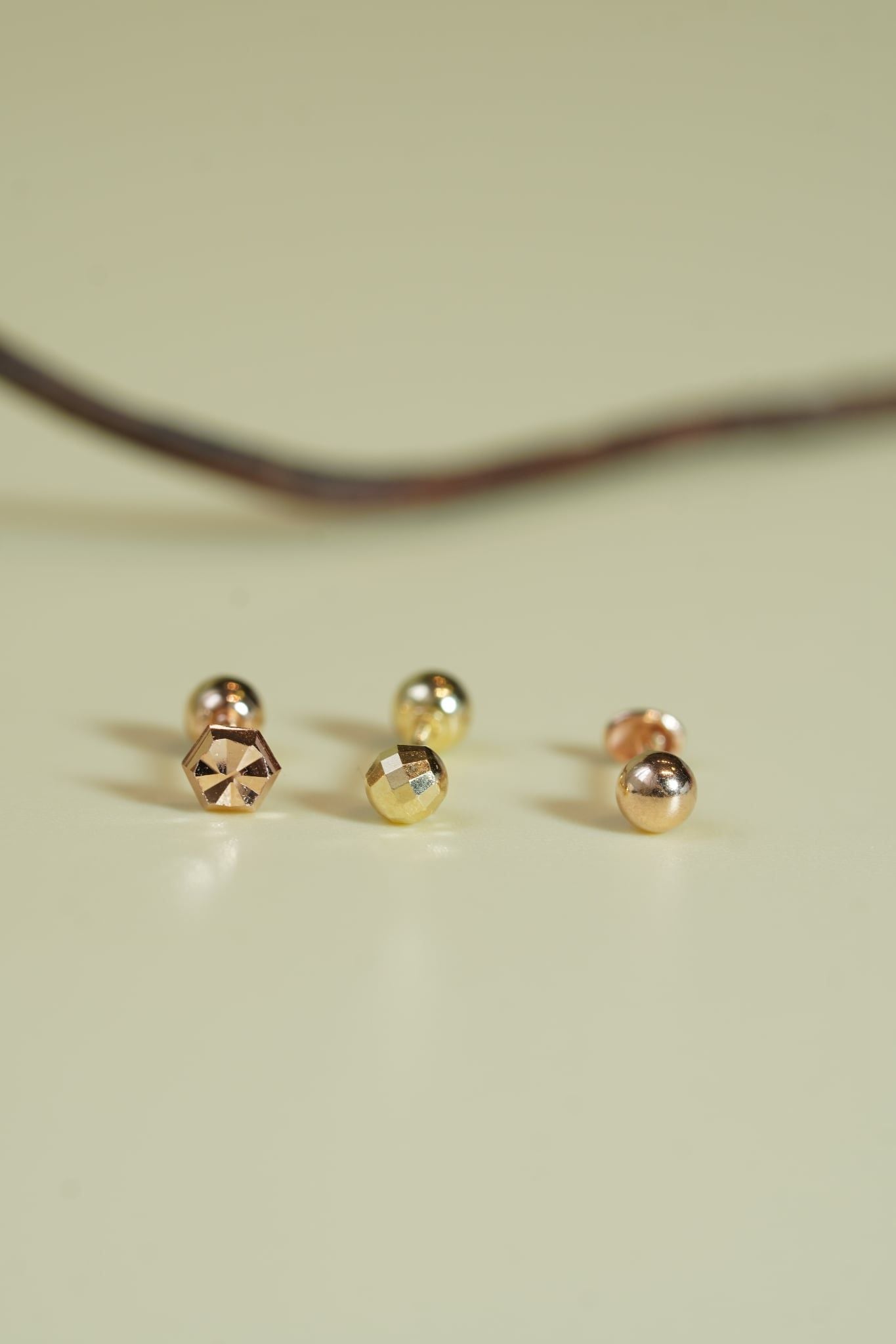 Hoa tai vàng 14k bi tròn cutting (ER-GLD-098)