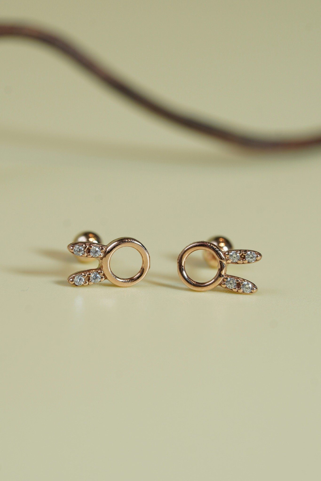 Hoa tai vàng 14k thỏ đính đá