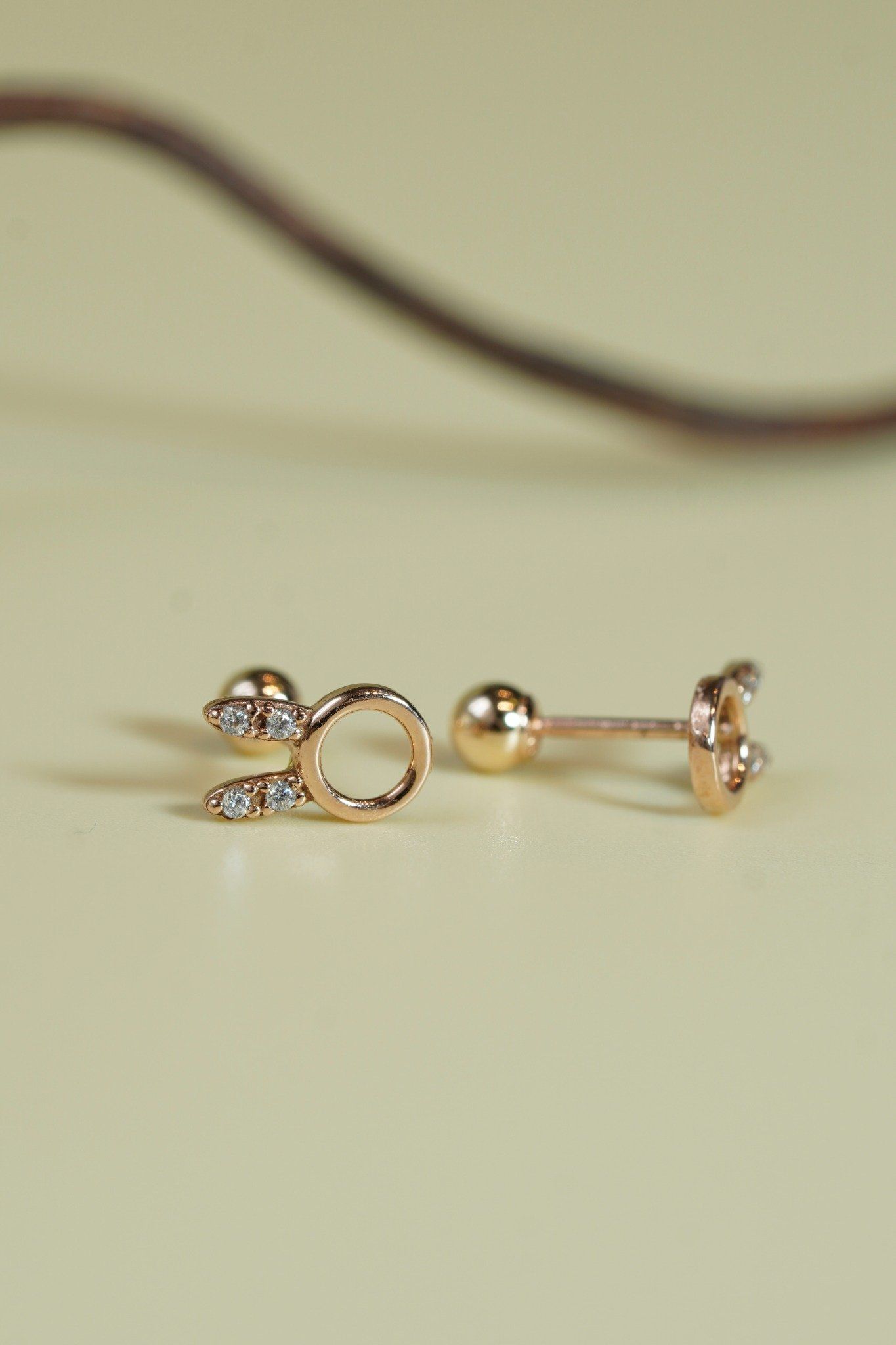 Hoa tai vàng 14k thỏ đính đá