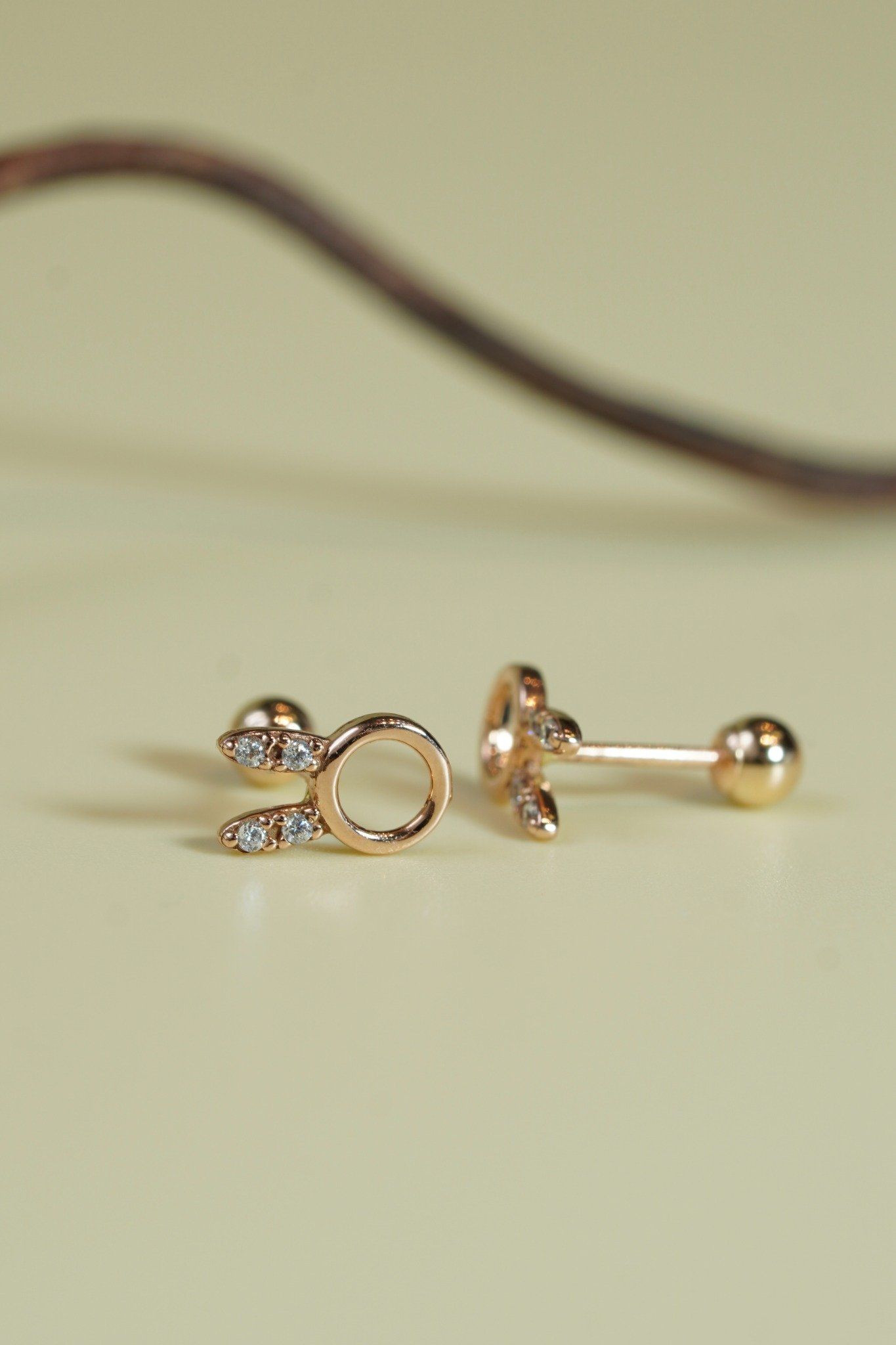 Hoa tai vàng 14k thỏ đính đá