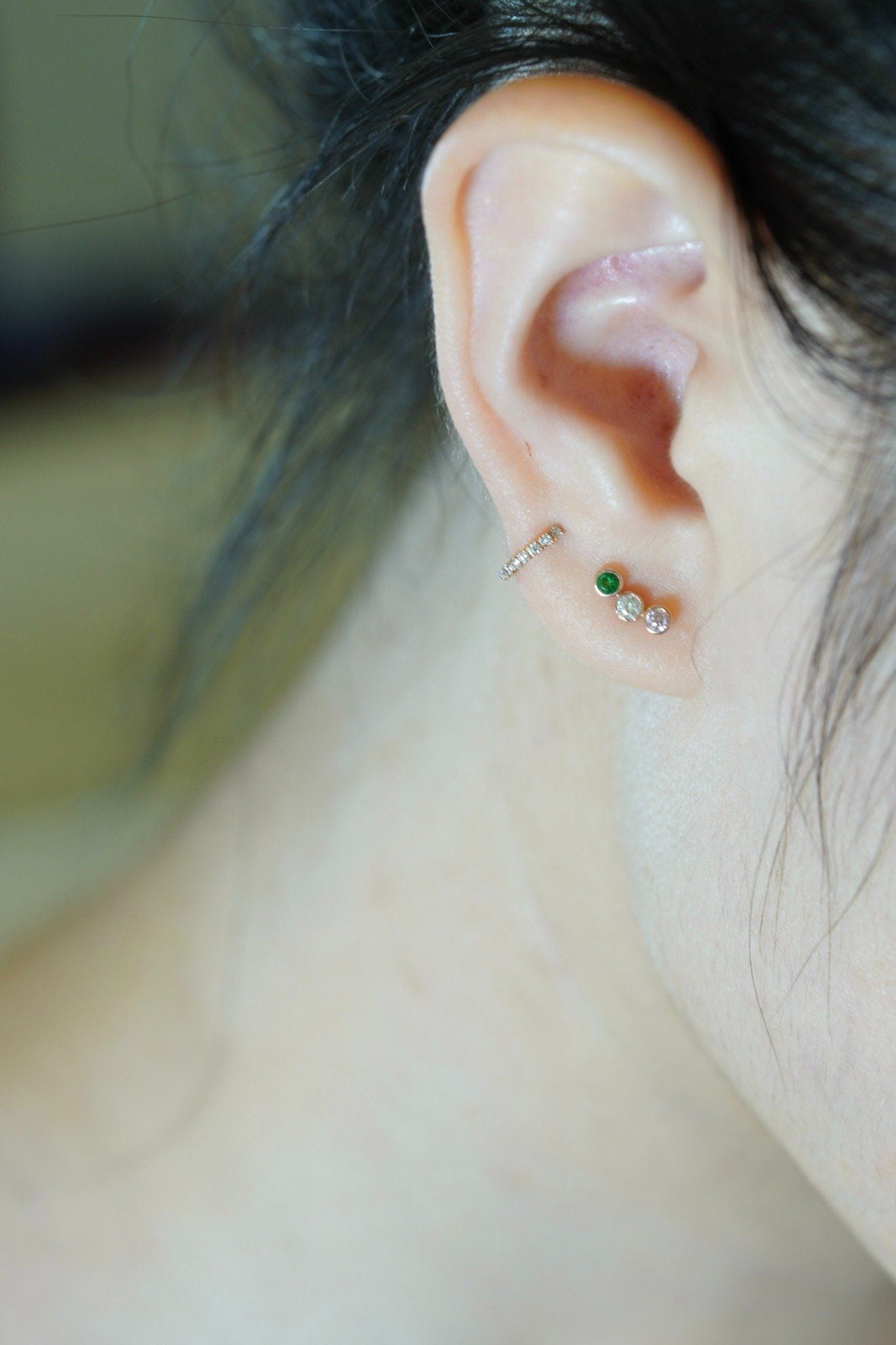 Hoa tai vàng 14K 3 viên đá màu