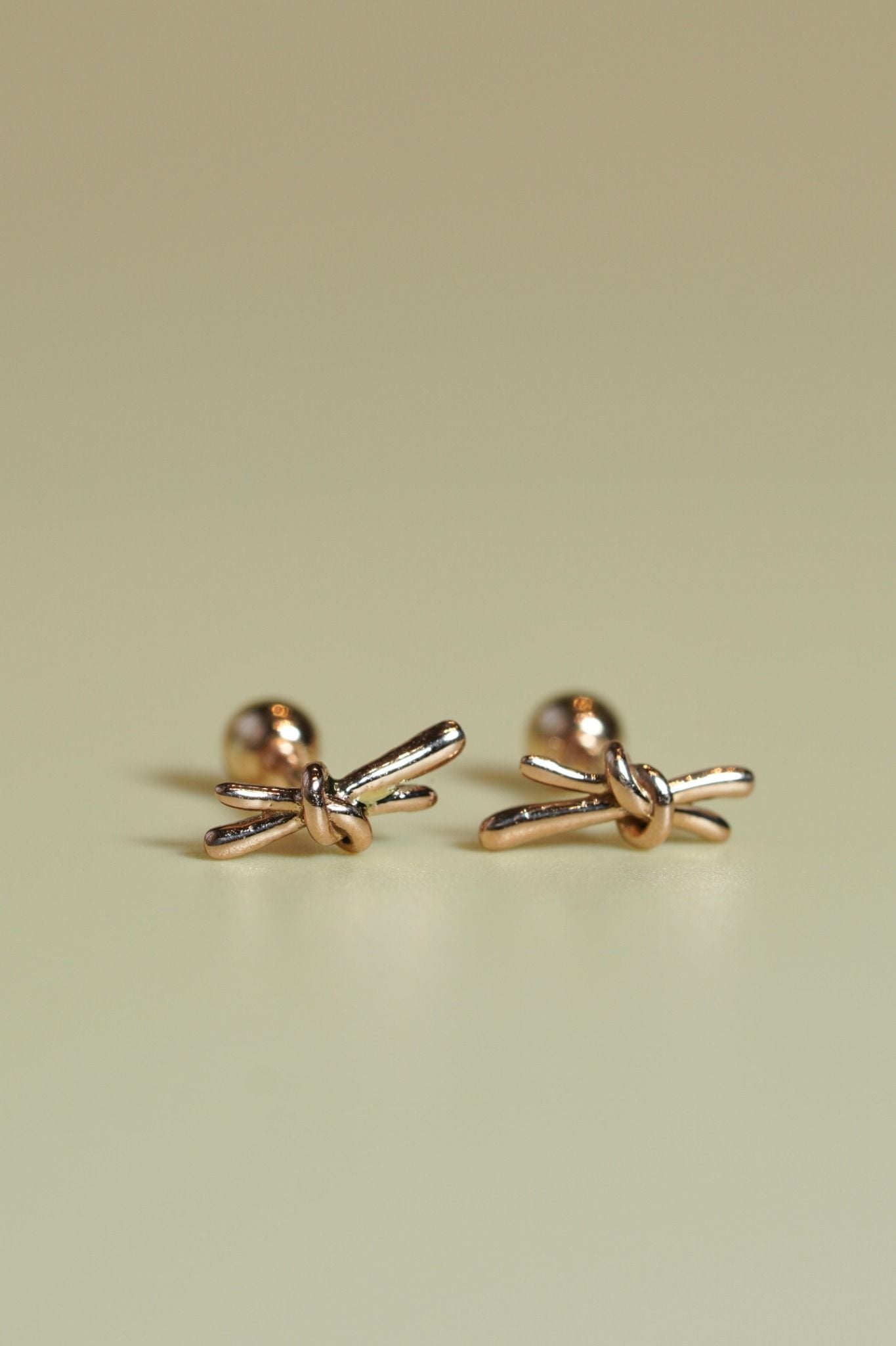 Hoa tai vàng 14k xoắn vàng hồng