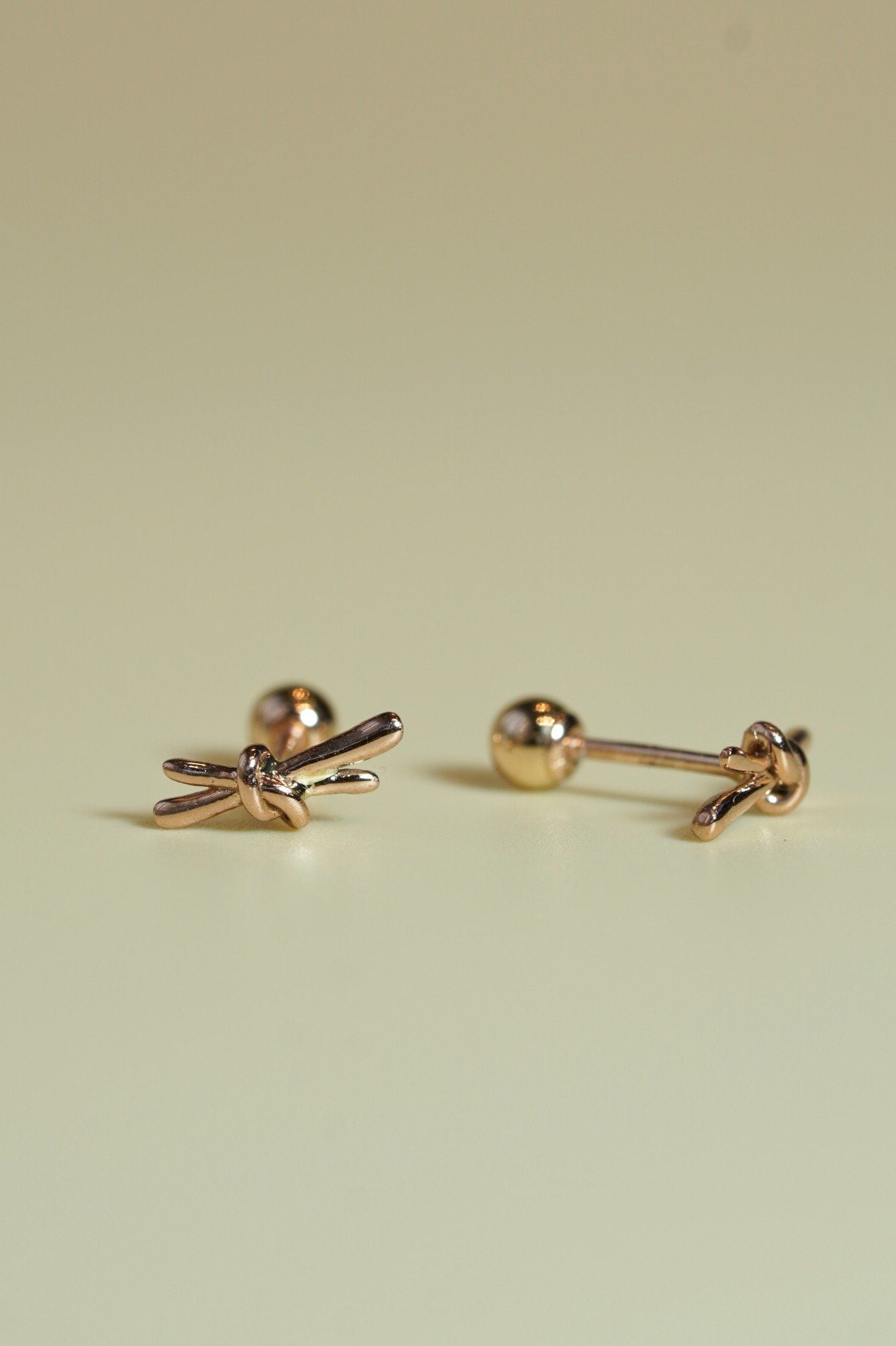 Hoa tai vàng 14k xoắn vàng hồng