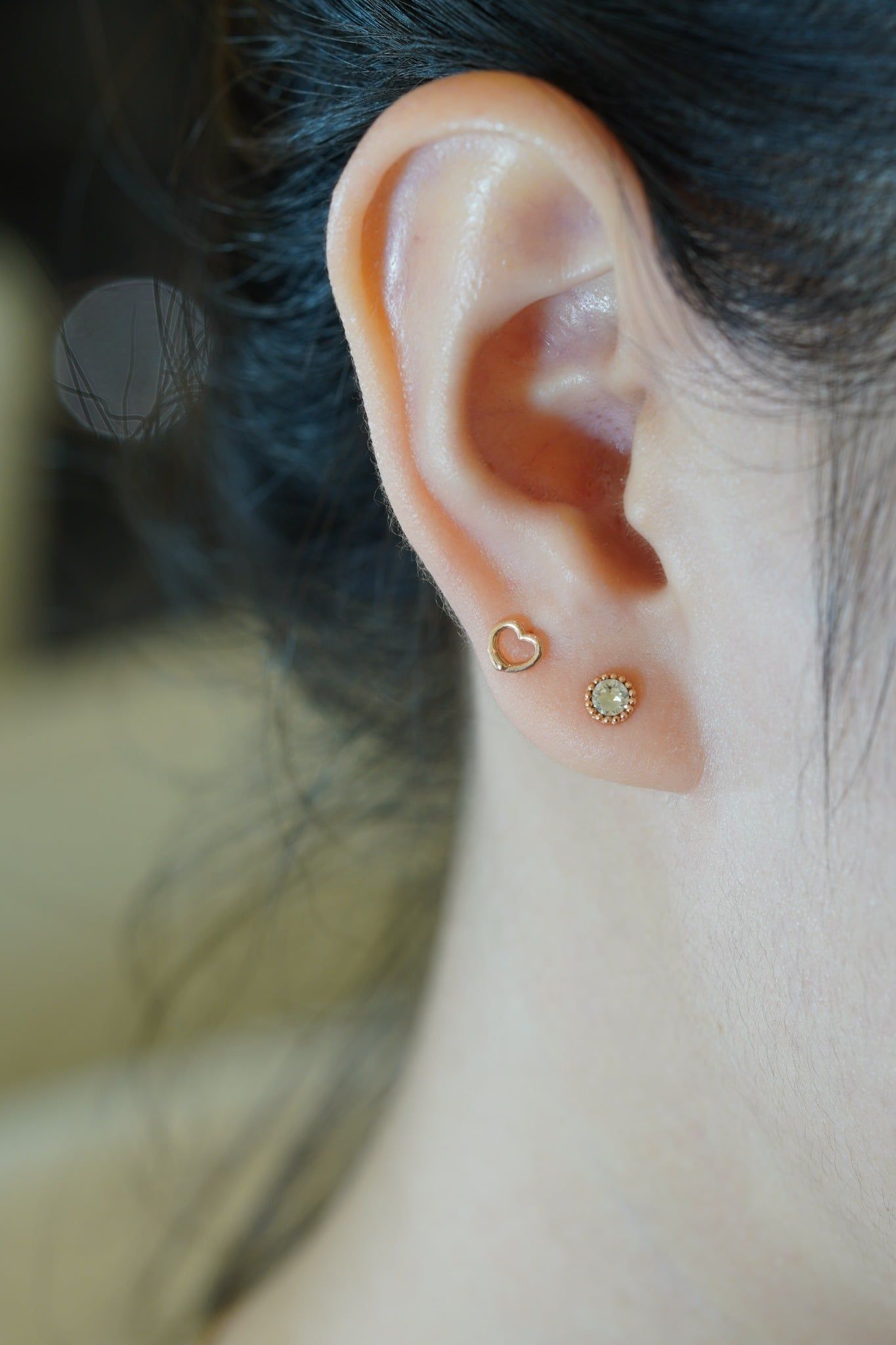 Hoa tai vàng 14K đá tròn bi viền