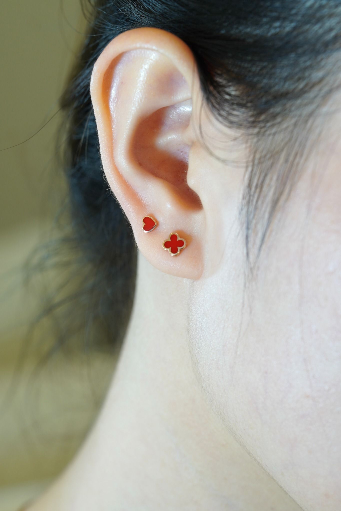 Hoa tai vàng 14k hoa đỏ 4 cánh