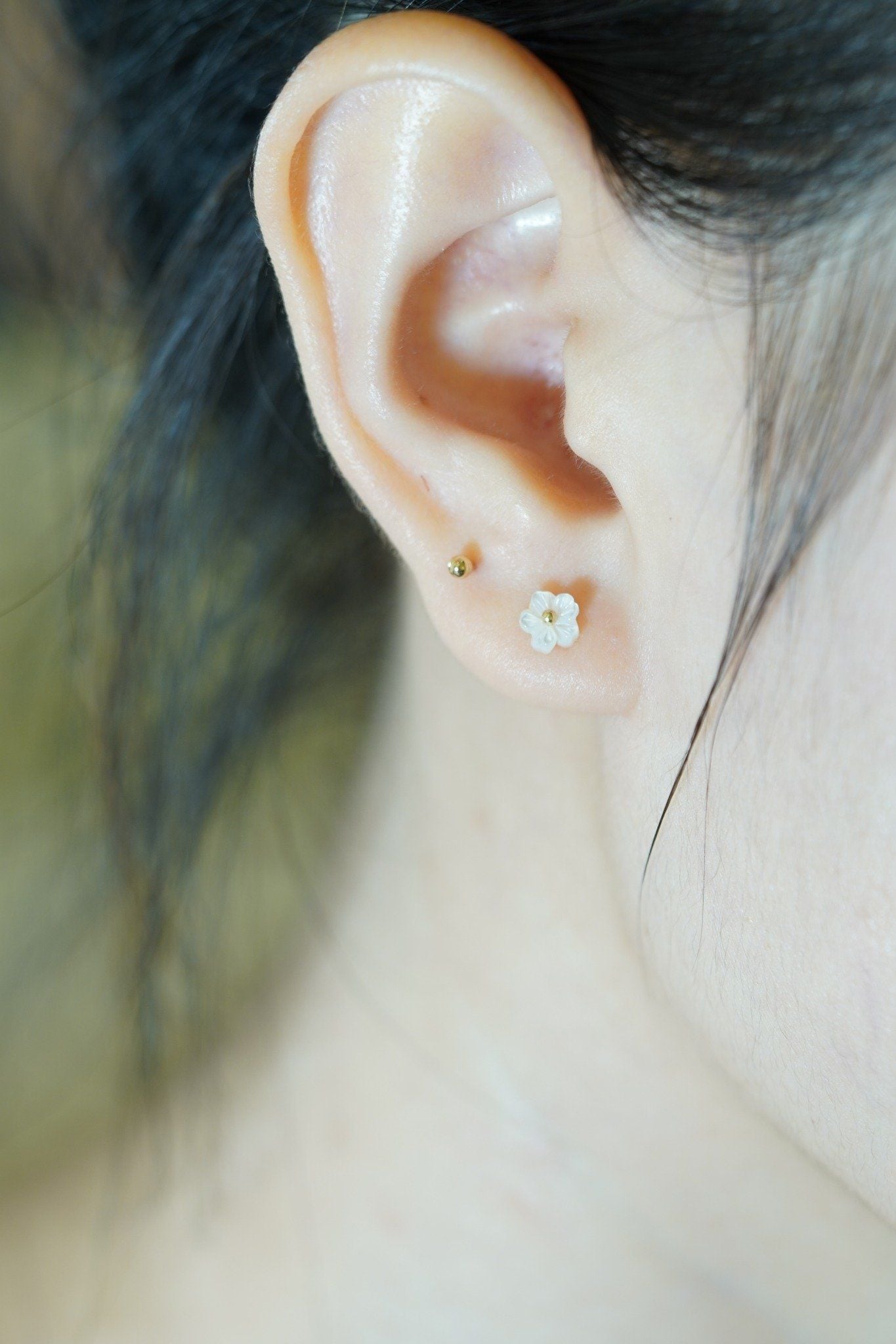 Hoa tai vàng 14K bông hoa cúc đuôi vàng vàng