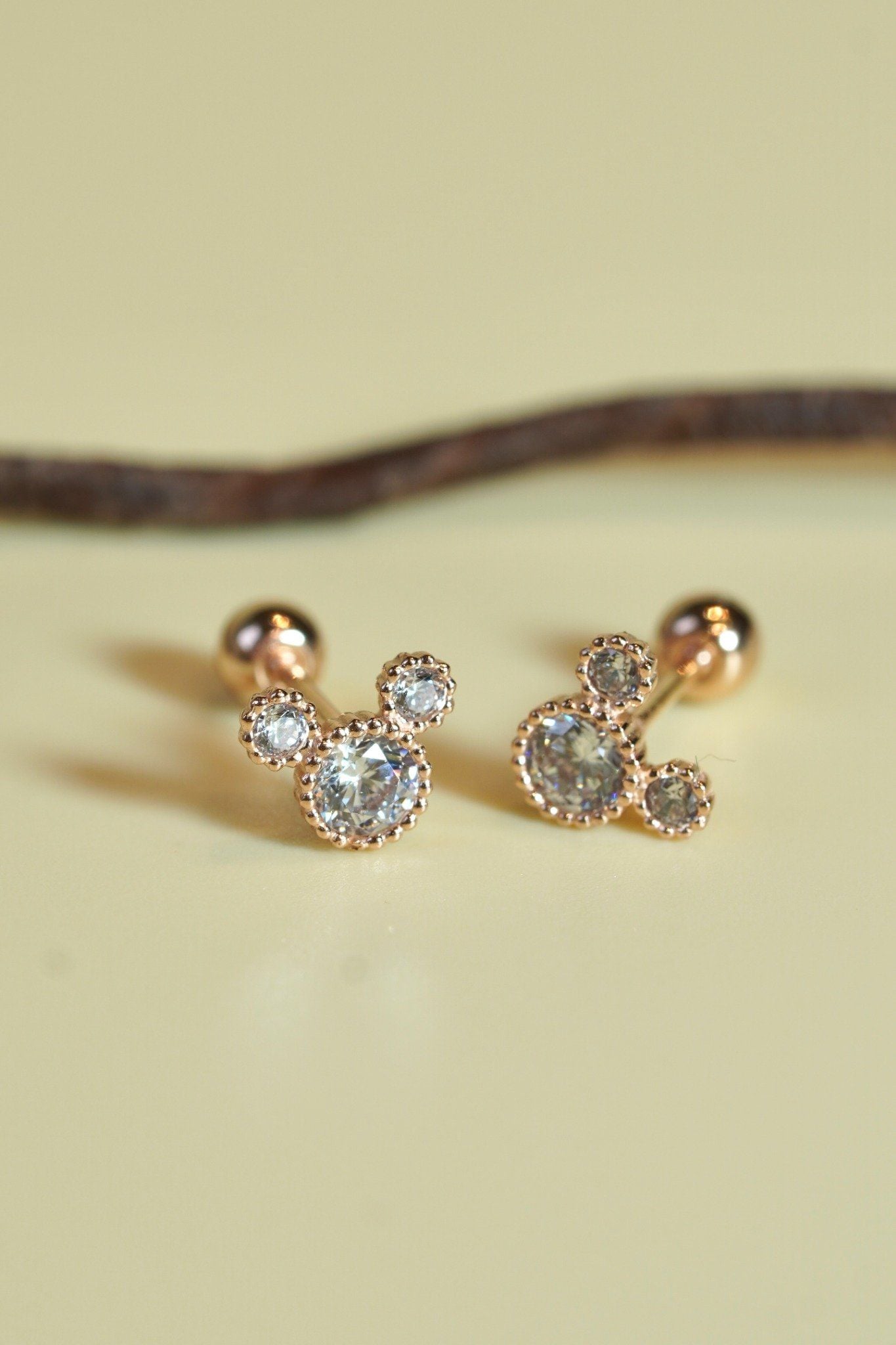 Hoa tai vàng 14k Mickey