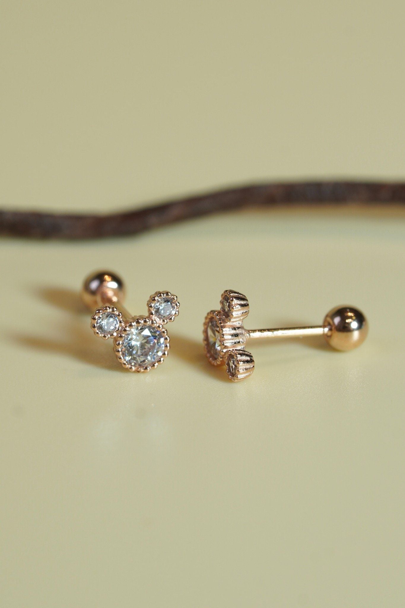 Hoa tai vàng 14k Mickey