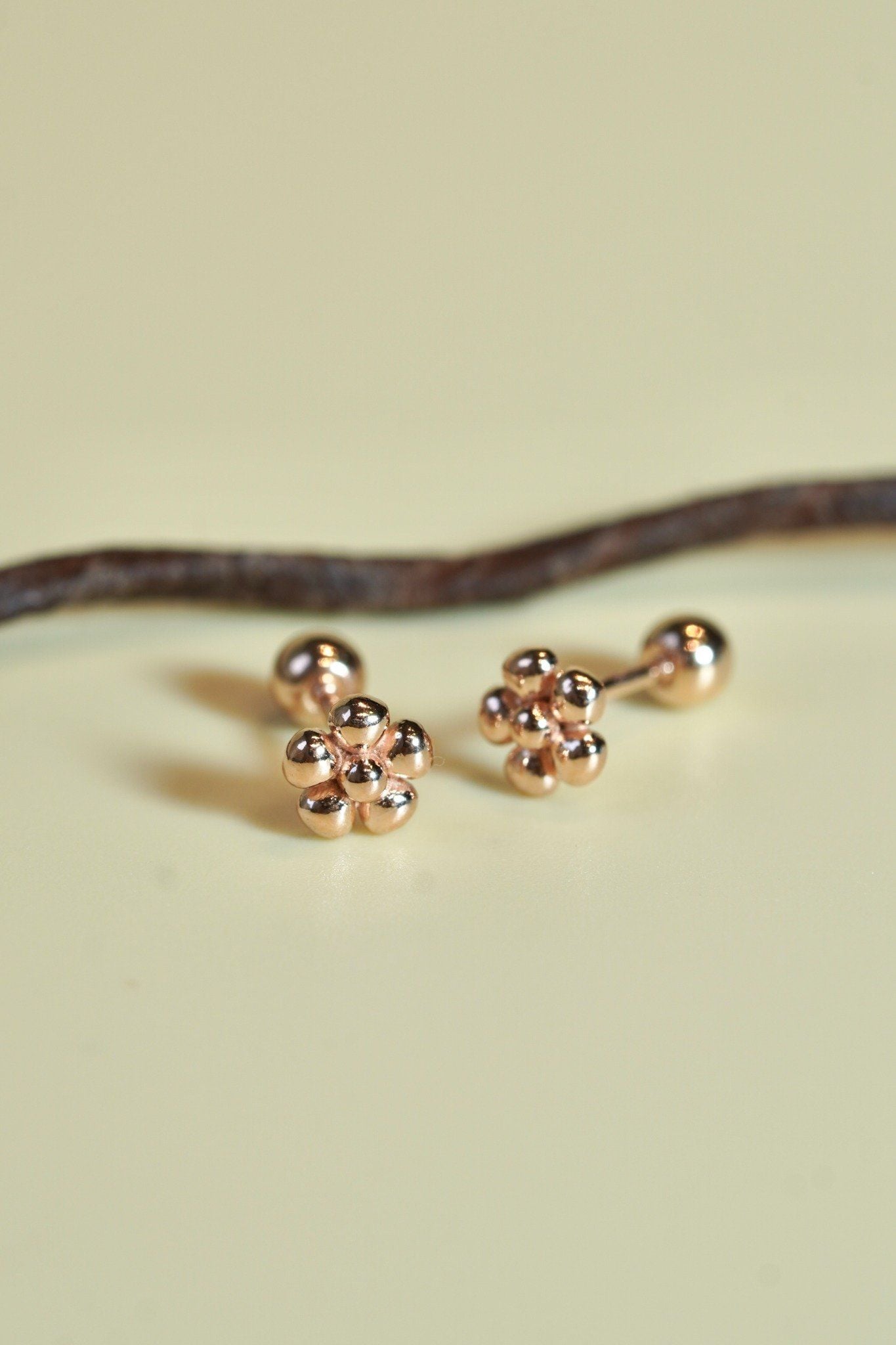 Hoa tai vàng 14k bông hoa bi tròn 5 cánh