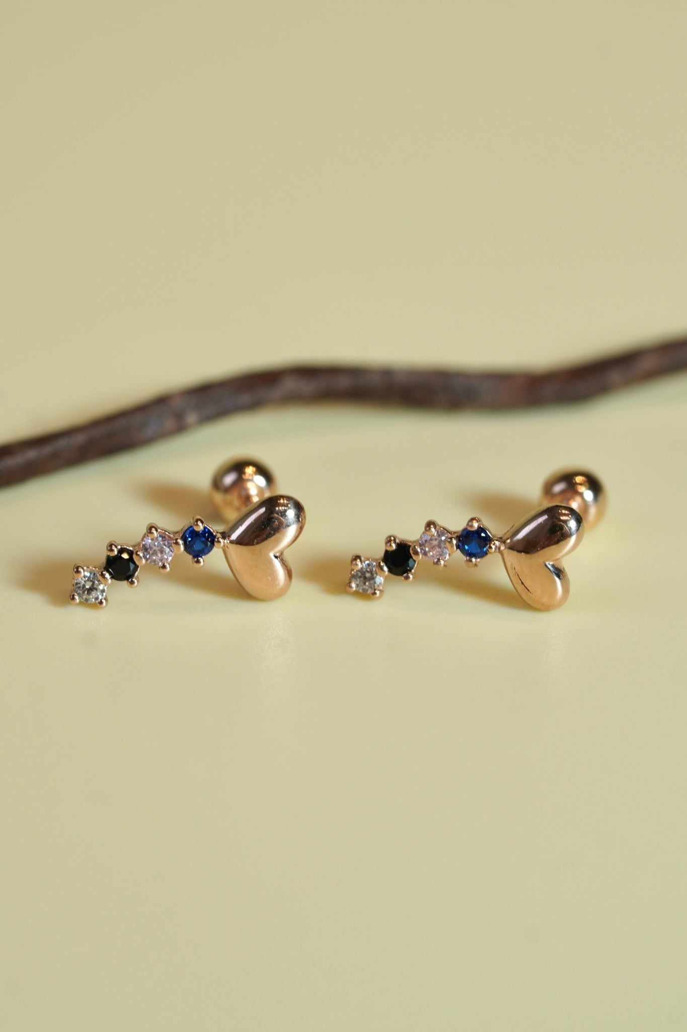 Hoa tai vàng 14K trái tim vàng 4 viên đá