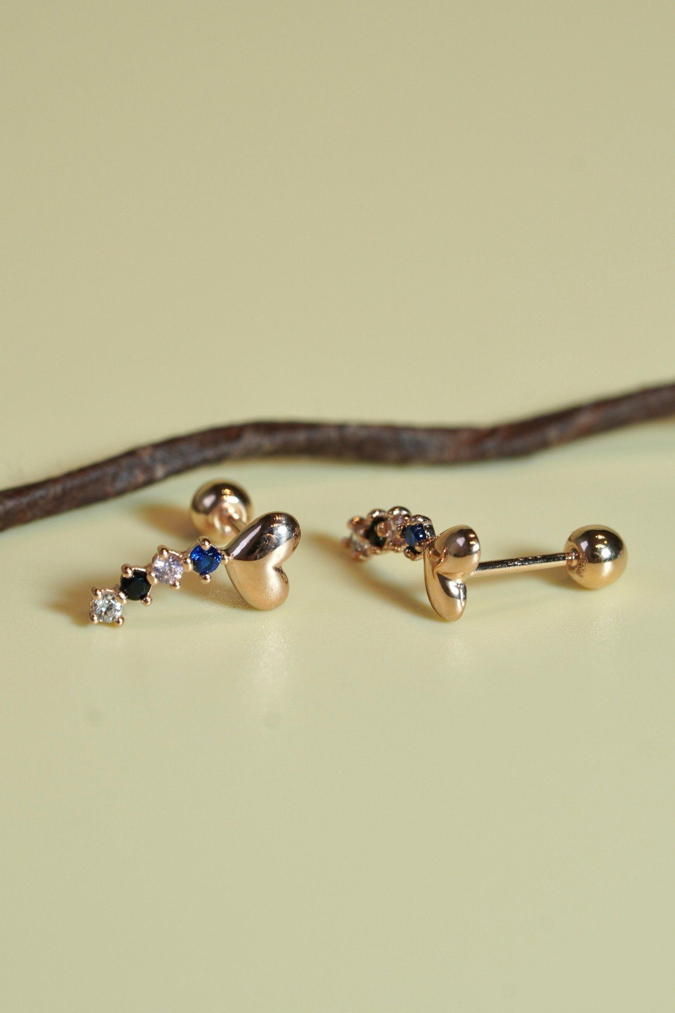 Hoa tai vàng 14K trái tim vàng 4 viên đá