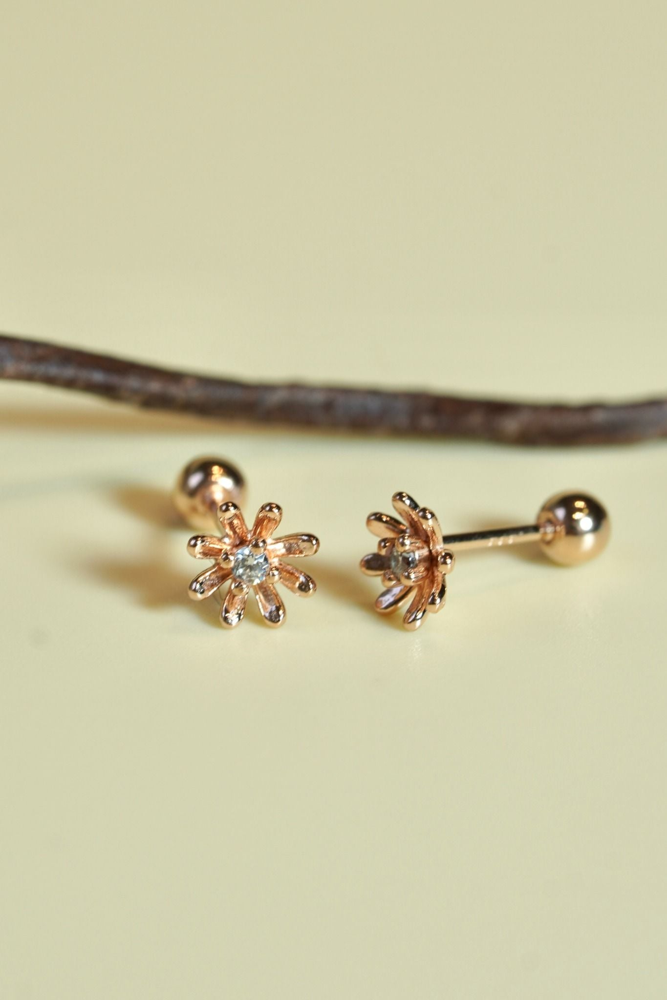 Hoa tai vàng 14K bông hoa 8 cánh