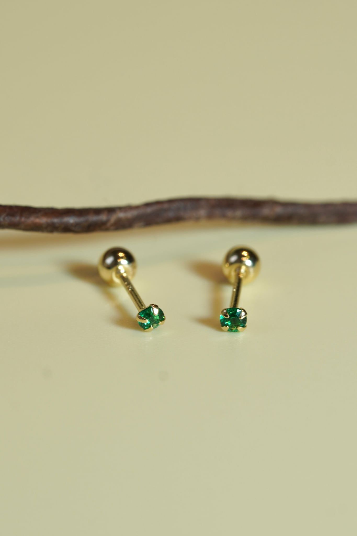 Hoa tai vàng 14k nụ đá xanh(ER-GLD-105)