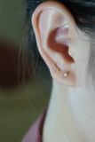 Hoa tai vàng 14k 3 bi họa tiết đính dài (ER-GLD-094)