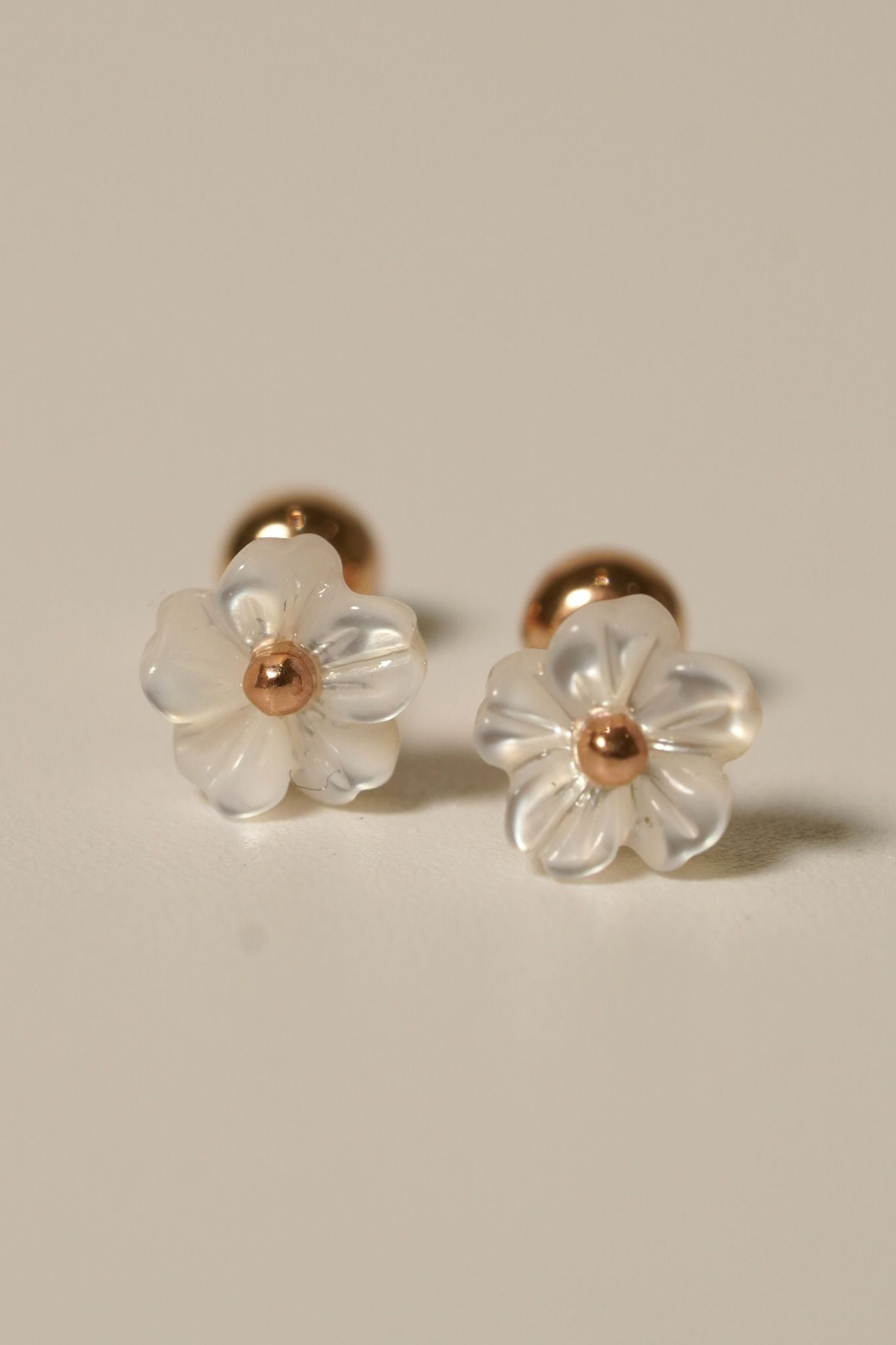 Hoa tai vàng 14K bông hoa cúc đuôi vàng hồng