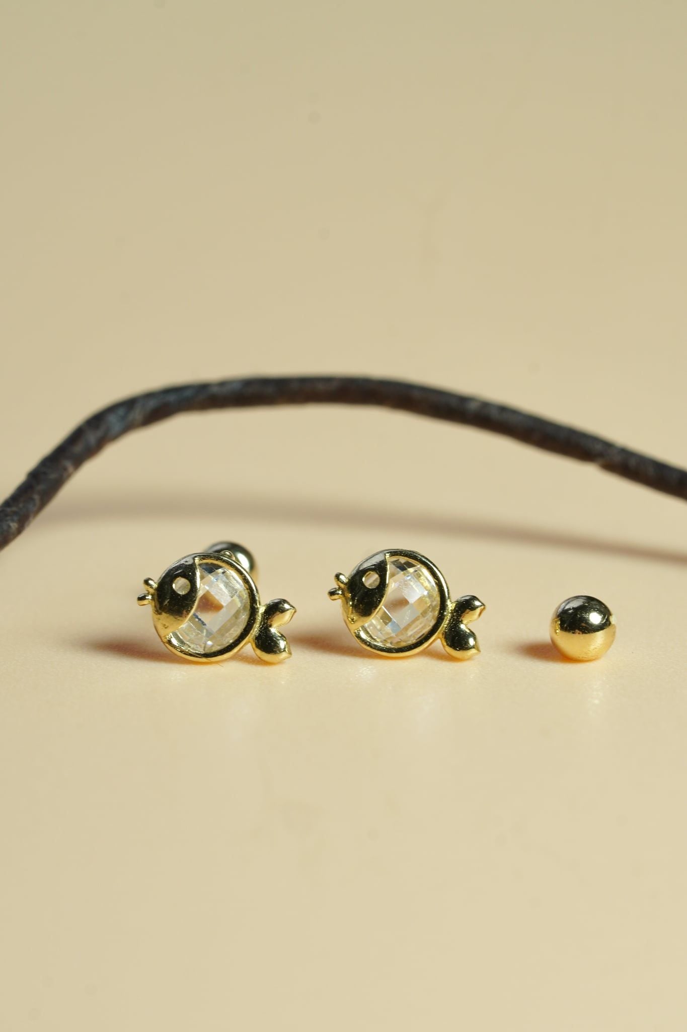 Hoa tai vàng 14k cá đính đá dễ thương (ER-GLD-090)