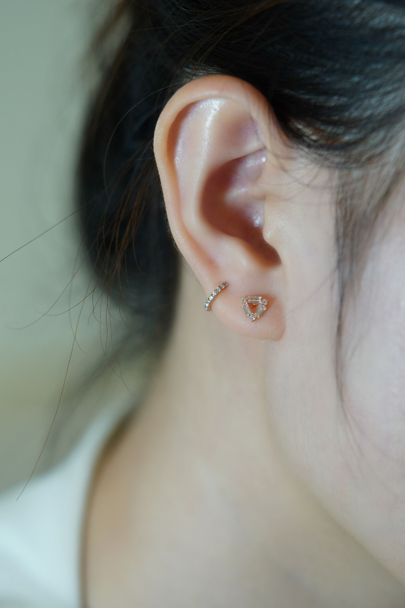 Hoa tai vàng 14K đính đá tam giác