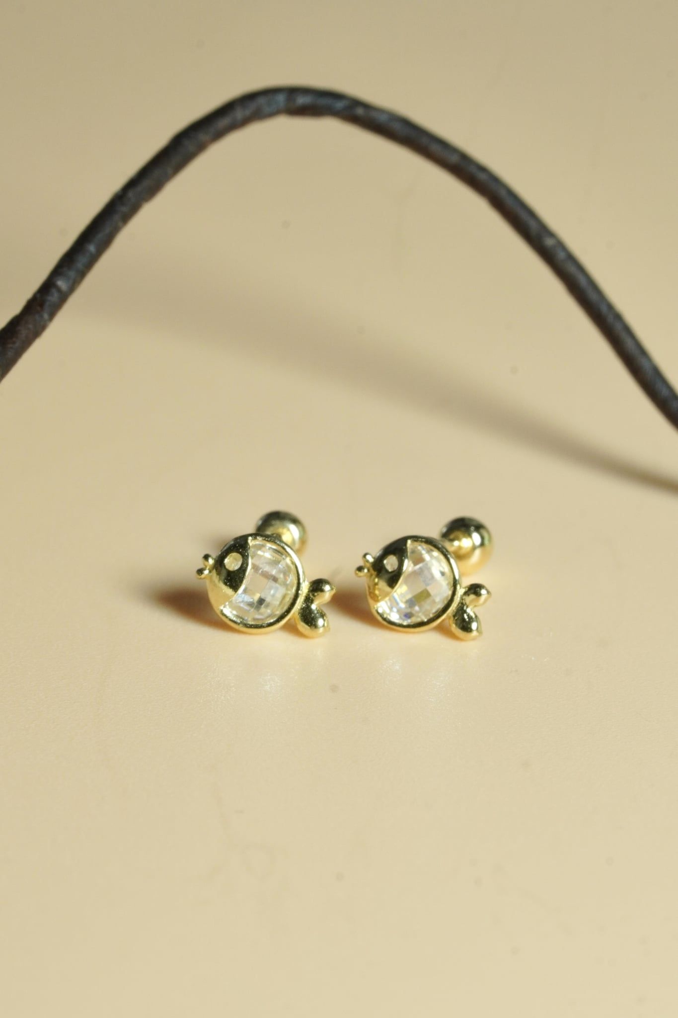 Hoa tai vàng 14k cá đính đá dễ thương (ER-GLD-090)