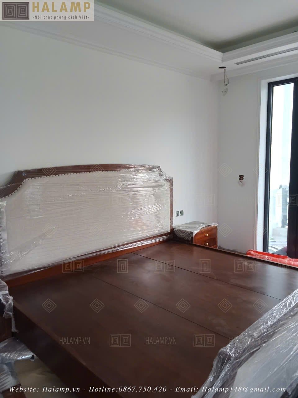  Giường ngủ Indochine cho phòng master bọc nỉ gỗ tự nhiên GN013 