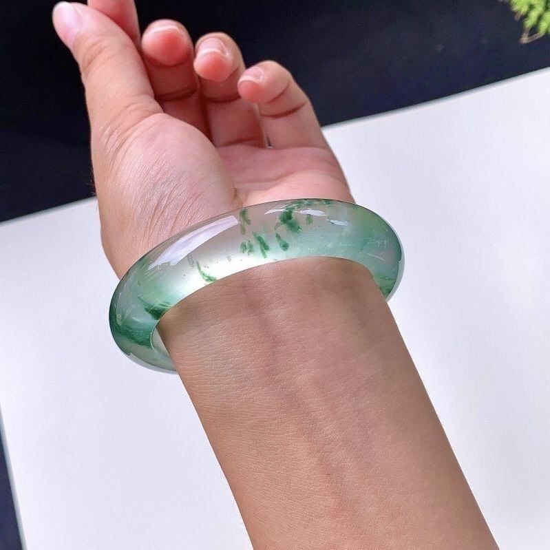  VÒNG NGỌC PHỈ THÚY BĂNG CHỦNG PHIÊU HOA TỰ NHIÊN 
