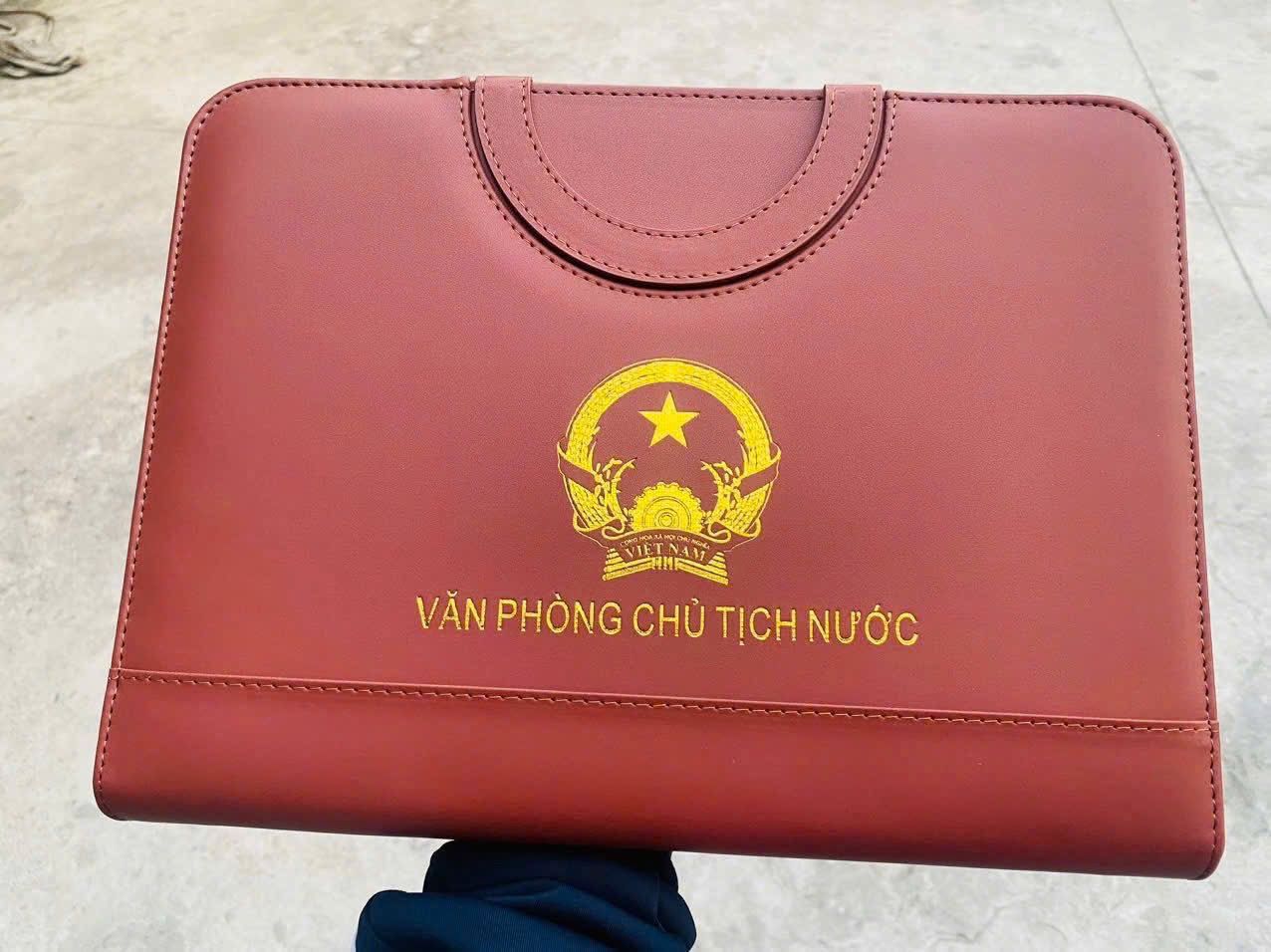  Cặp Tài Liệu Da In Logo Văn Phòng Chủ Tịch Nước 