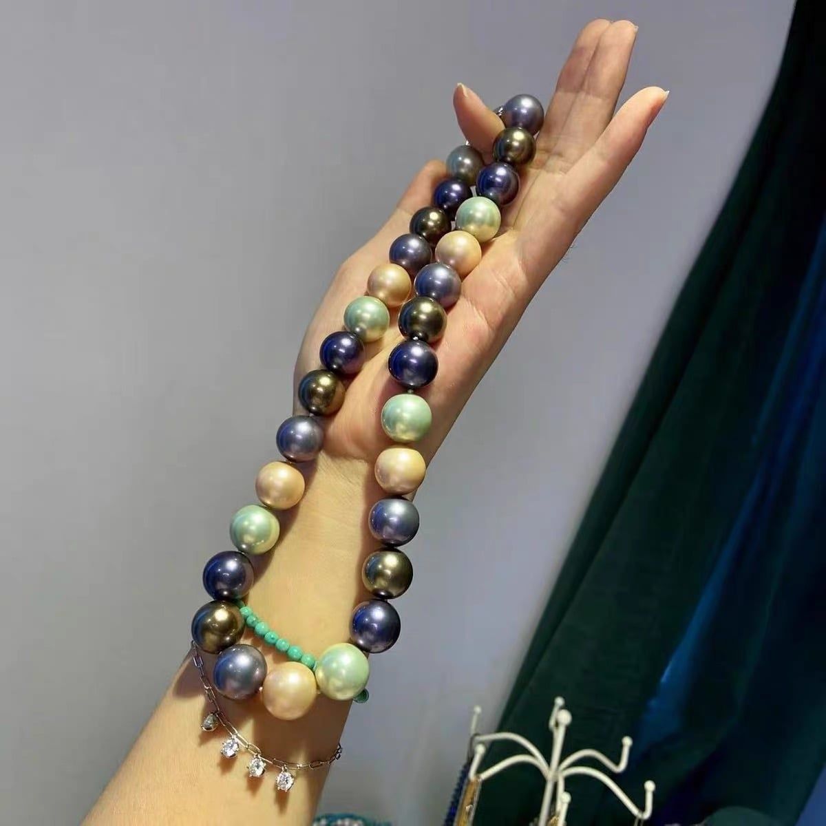  Vòng cổ ngọc trai vỏ sò biển sâu 14mm phối màu Morandi – Thời trang cao cấp Gia 750 