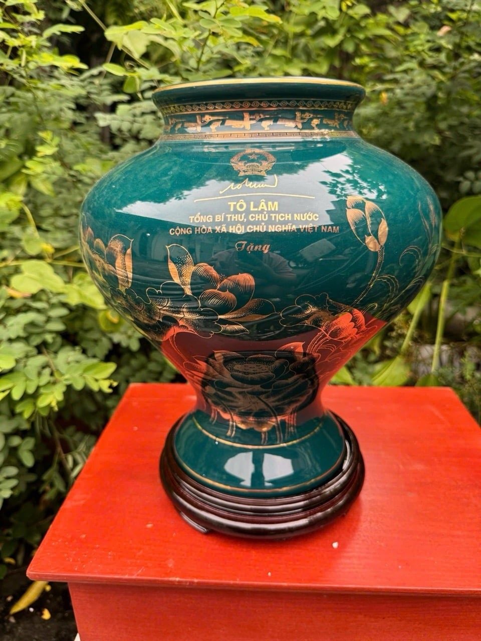  Bình gốm in quà tặng Tổng Bí Thư Tô Lâm 