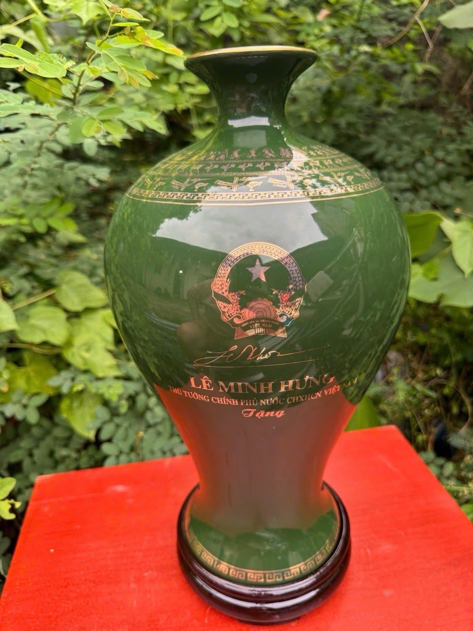  Bình gốm in thủ tướng chính phủ Lê Minh Hưng màu xanh 