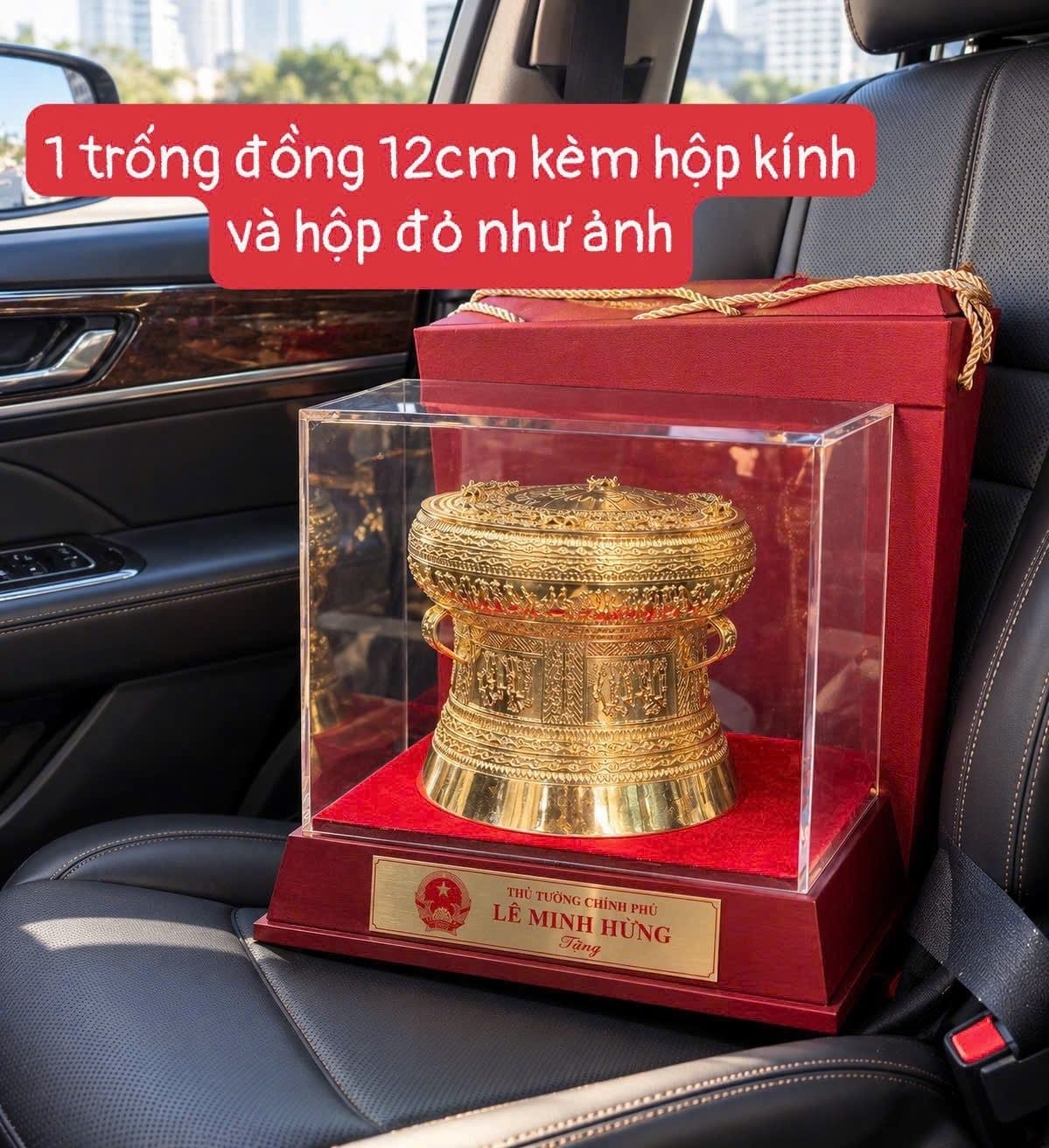  Trống đồng dát vàng in Thủ Tướng Lê Minh Hưng tặng 