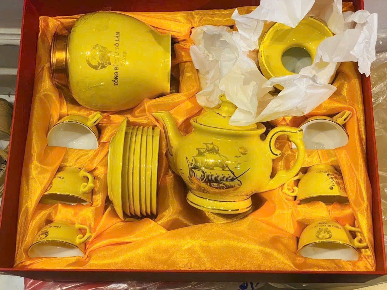  Bộ ấm chén Bát Tràng vẽ vàng 24K in Tổng Bí thư Tô Lâm BKCECN-10205 