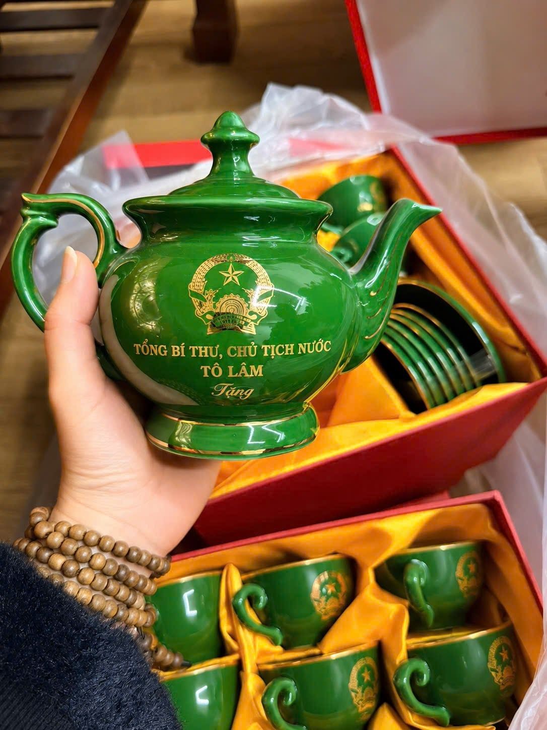  ẤM CHÉN TỔNG BÍ THƯ, CHỦ TỊCH NƯỚC TÔ LÂM  màu xanh 