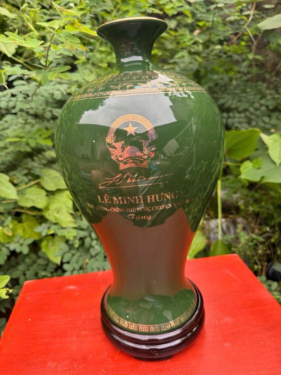  Bình gốm in thủ tướng chính phủ Lê Minh Hưng màu xanh 