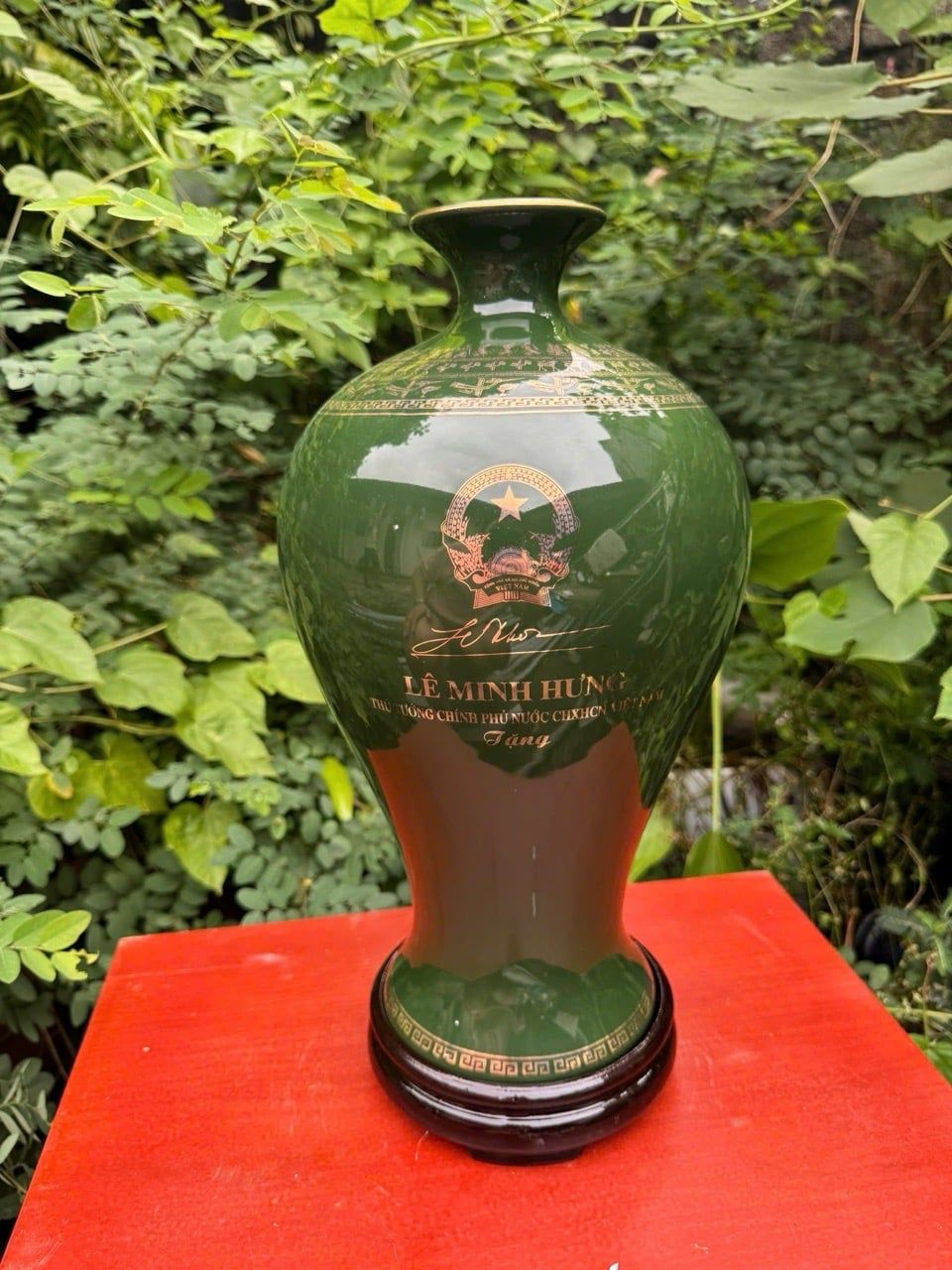  Bình gốm in thủ tướng chính phủ Lê Minh Hưng màu xanh 