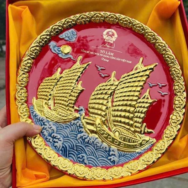 Đĩa Gốm In Tổng Bí Thư Tô Lâm gốm sứ Bát Tràng dát vàng 24k BKCEVN-10249 